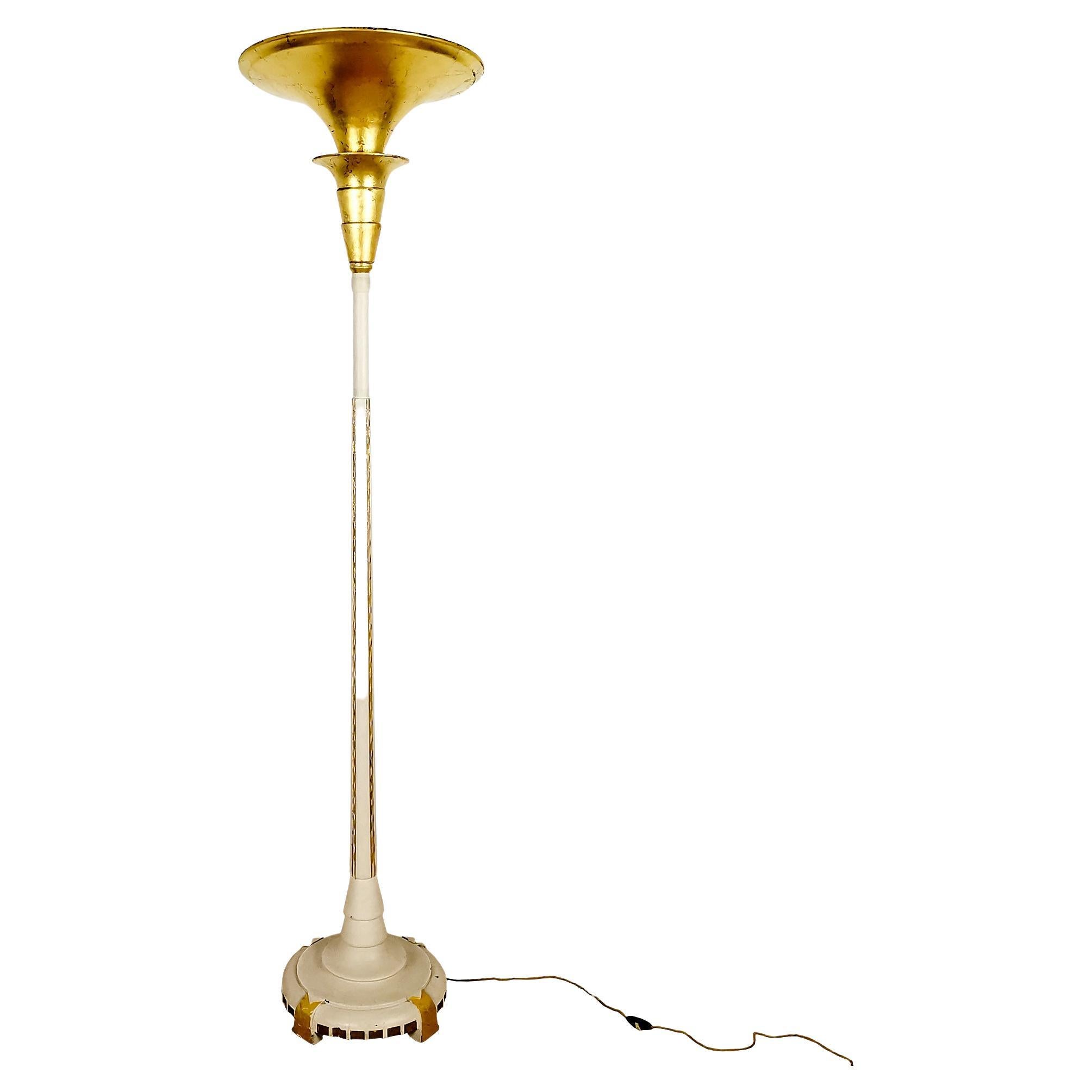 Stehlampe im Art déco-Stil aus geschnitztem Massivholz und goldenen Details, Belgien 1925