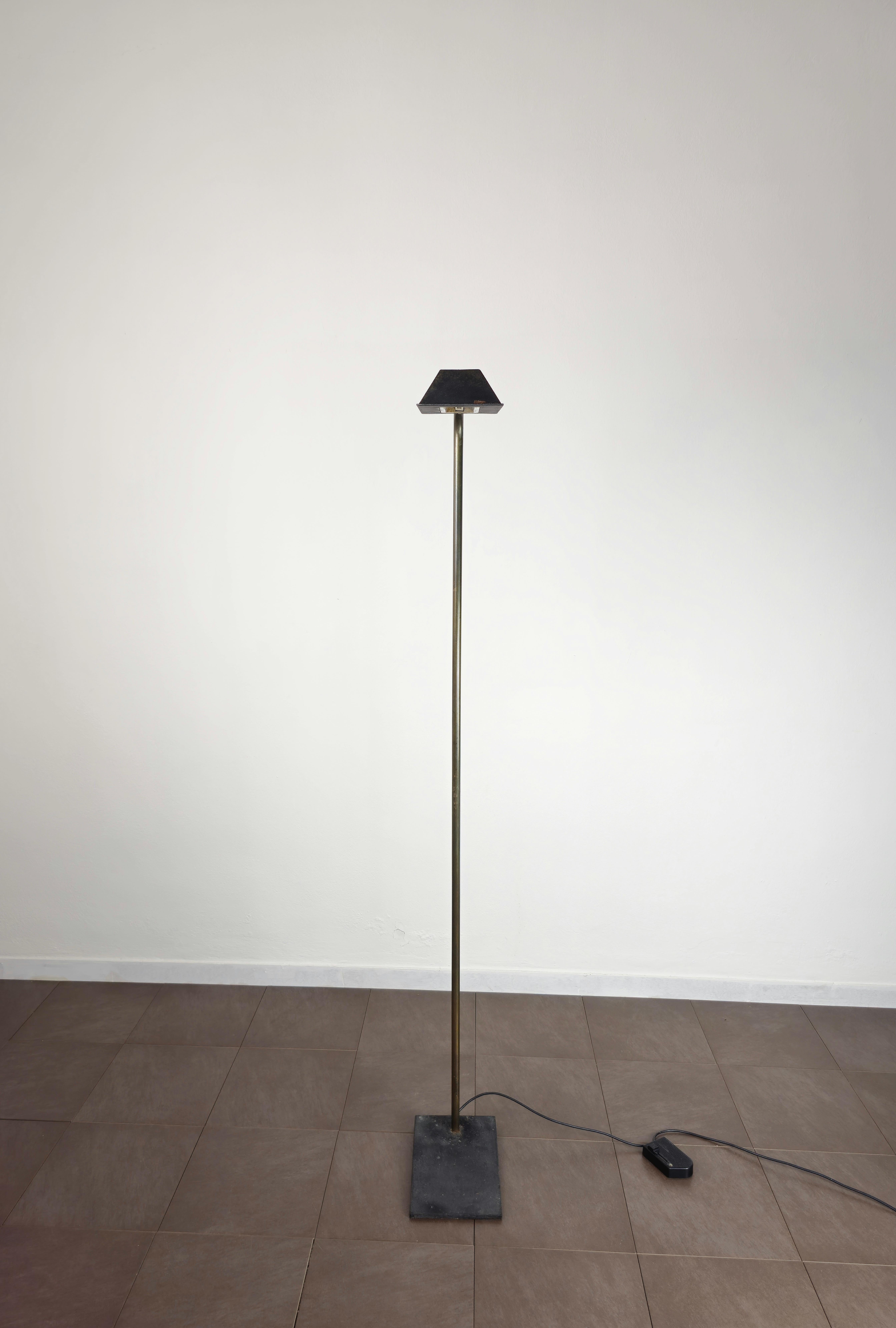 Mid-Century Modern Floor Lamp Brass Black Metal Halogen Midcentury Modern Italian Design 1960s For Sale
