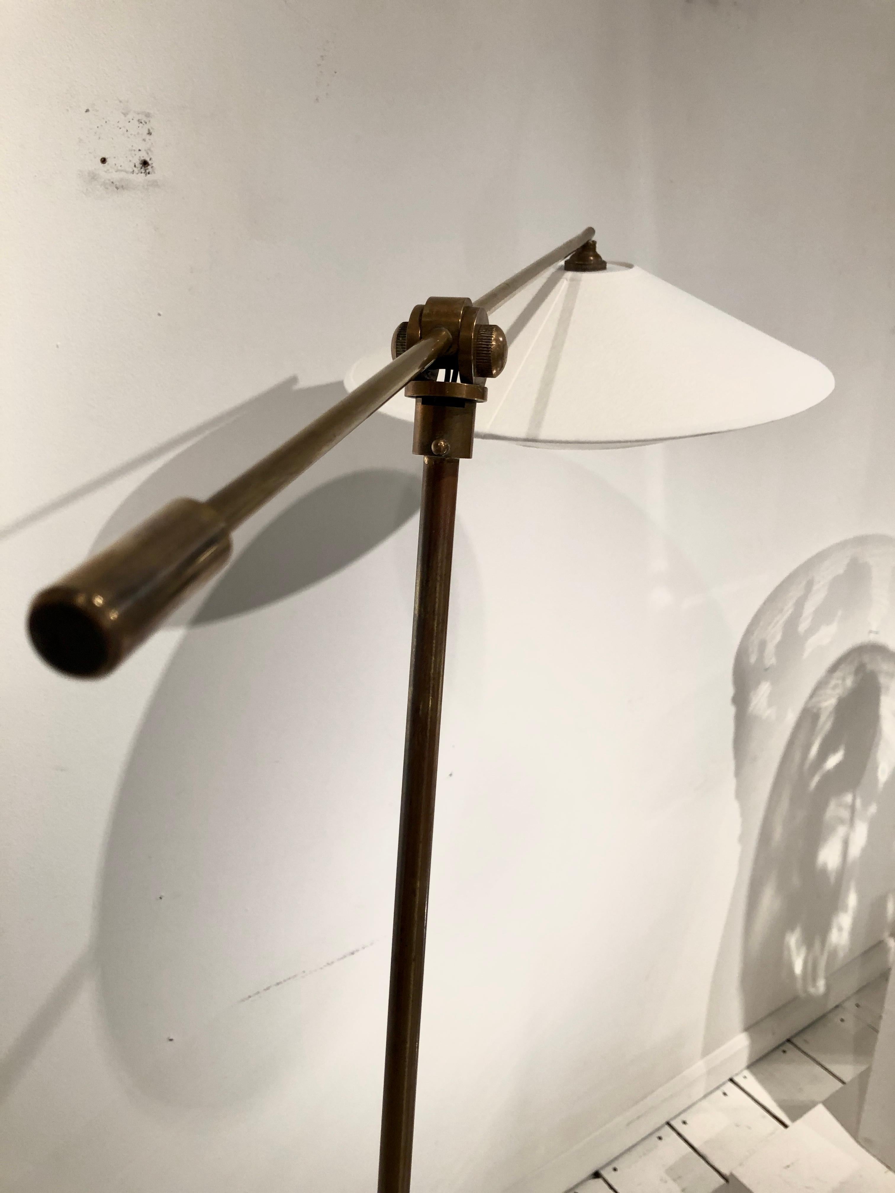 Nice and elegant floor lamp in brass, France 1950, with a new shade.
Dimension shade: 36 x 12cm.
Dimensions: 147 H x 80 x 35cm.