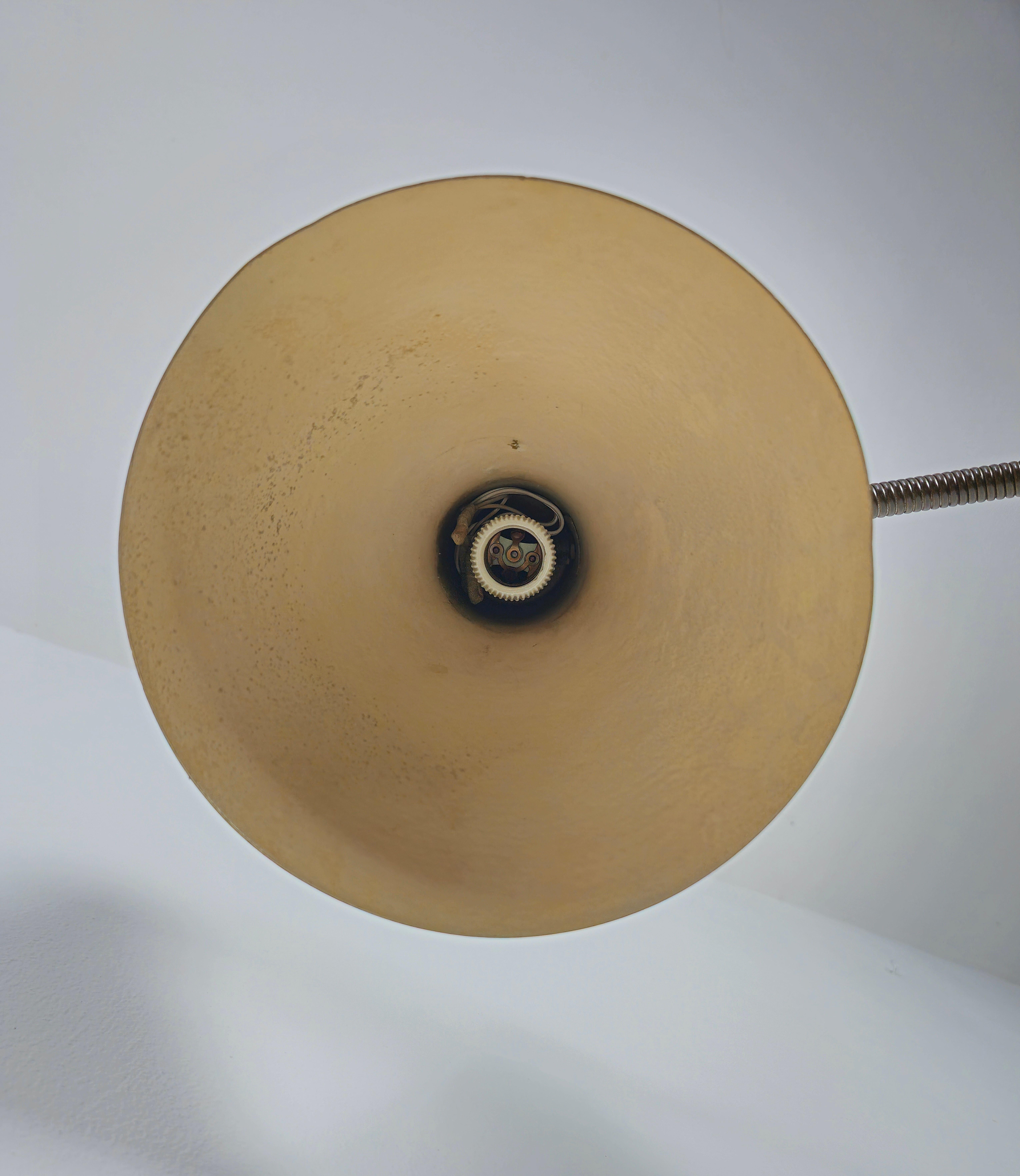 Lampadaire laiton aluminium doré Modernité du milieu du siècle Design italien années 1950 en vente 4