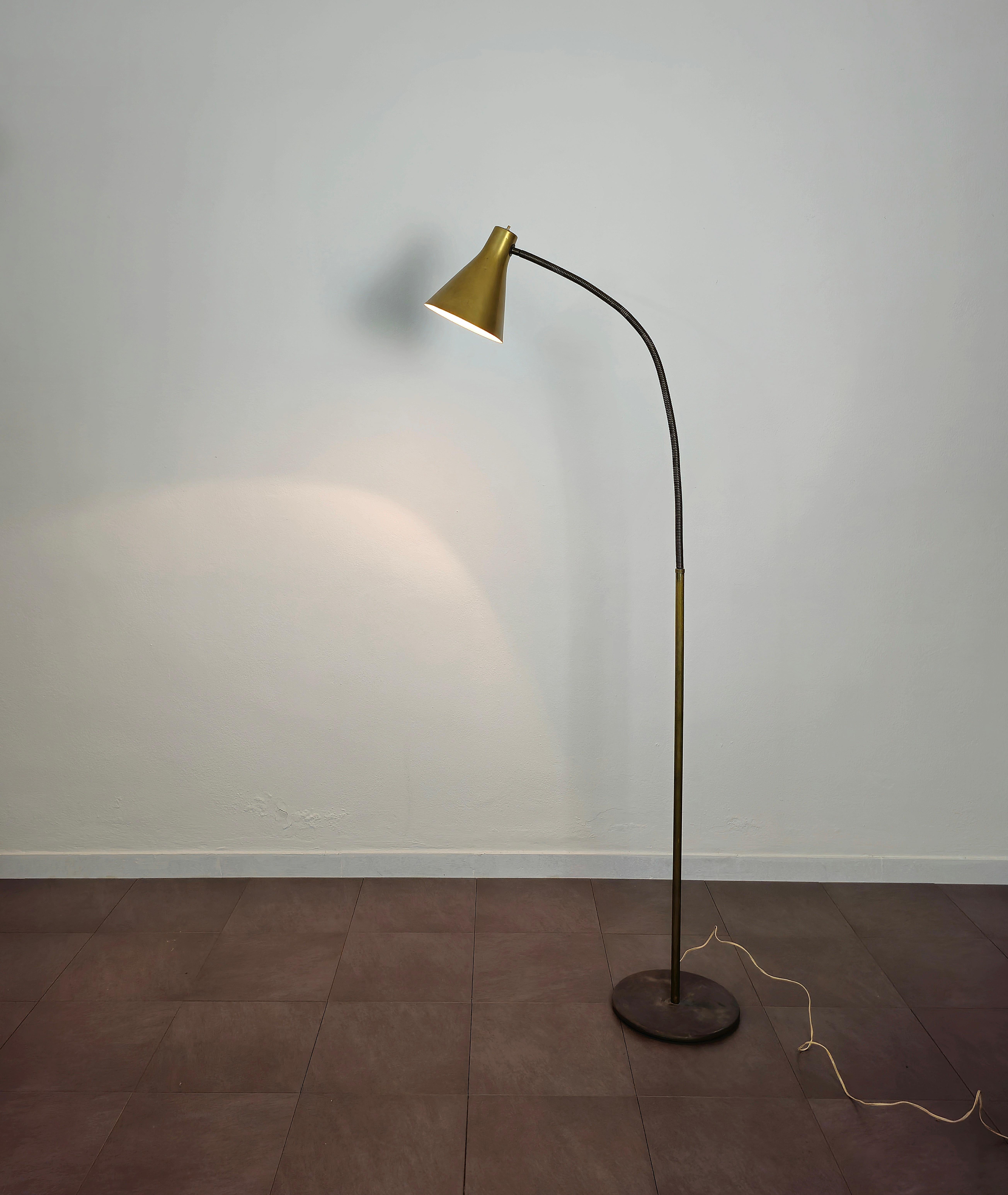 Directional floor lamp with brass structure, flexible arm and golden aluminum diffuser. Produced in Italy in the 1950s.



Note: We try to offer our customers an excellent service even in shipments all over the world, collaborating with one of the