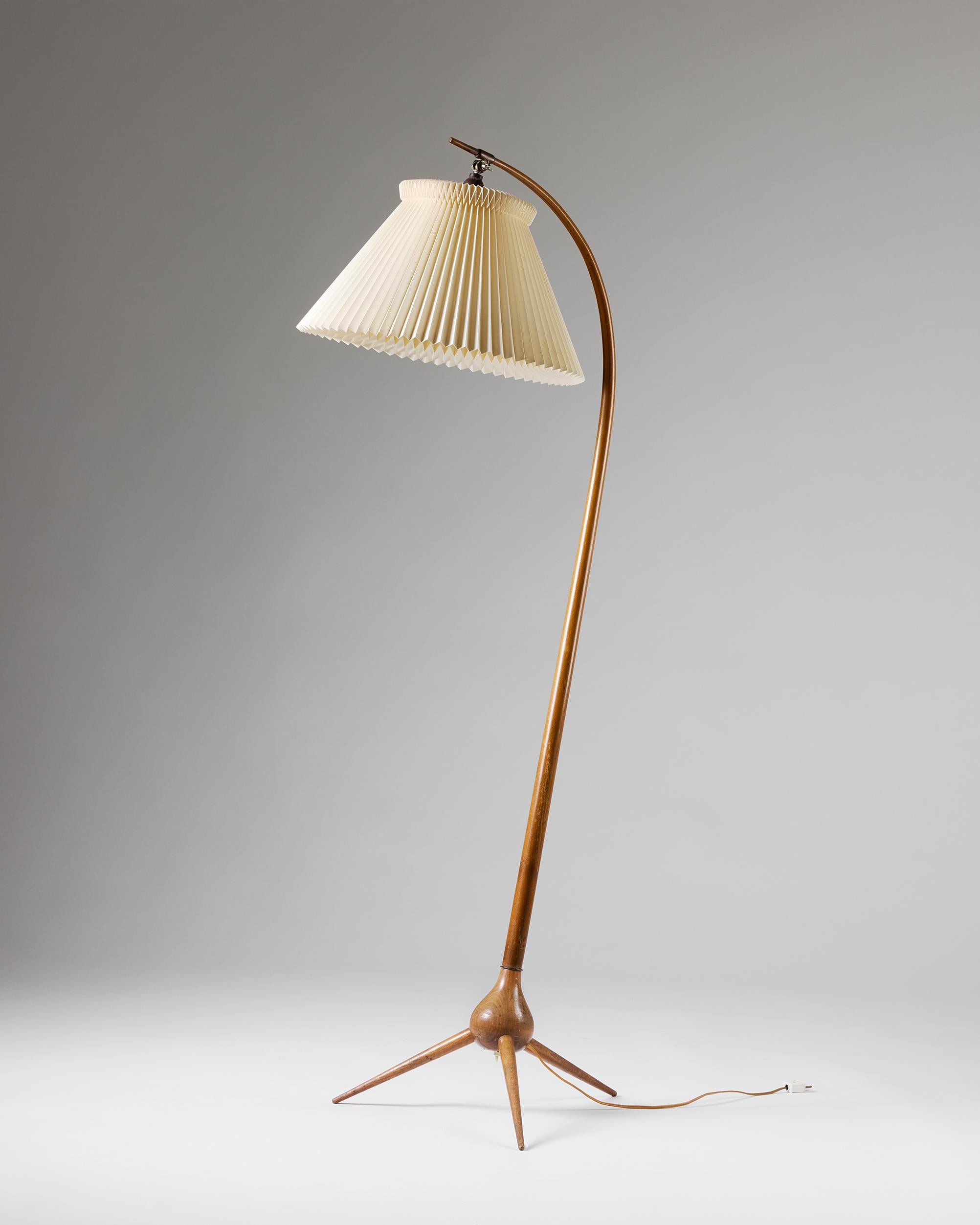Scandinavian Modern Floor lamp 'Bridge' Designed by Severin Hansen Jr for Haslev Möbler Denmark For Sale