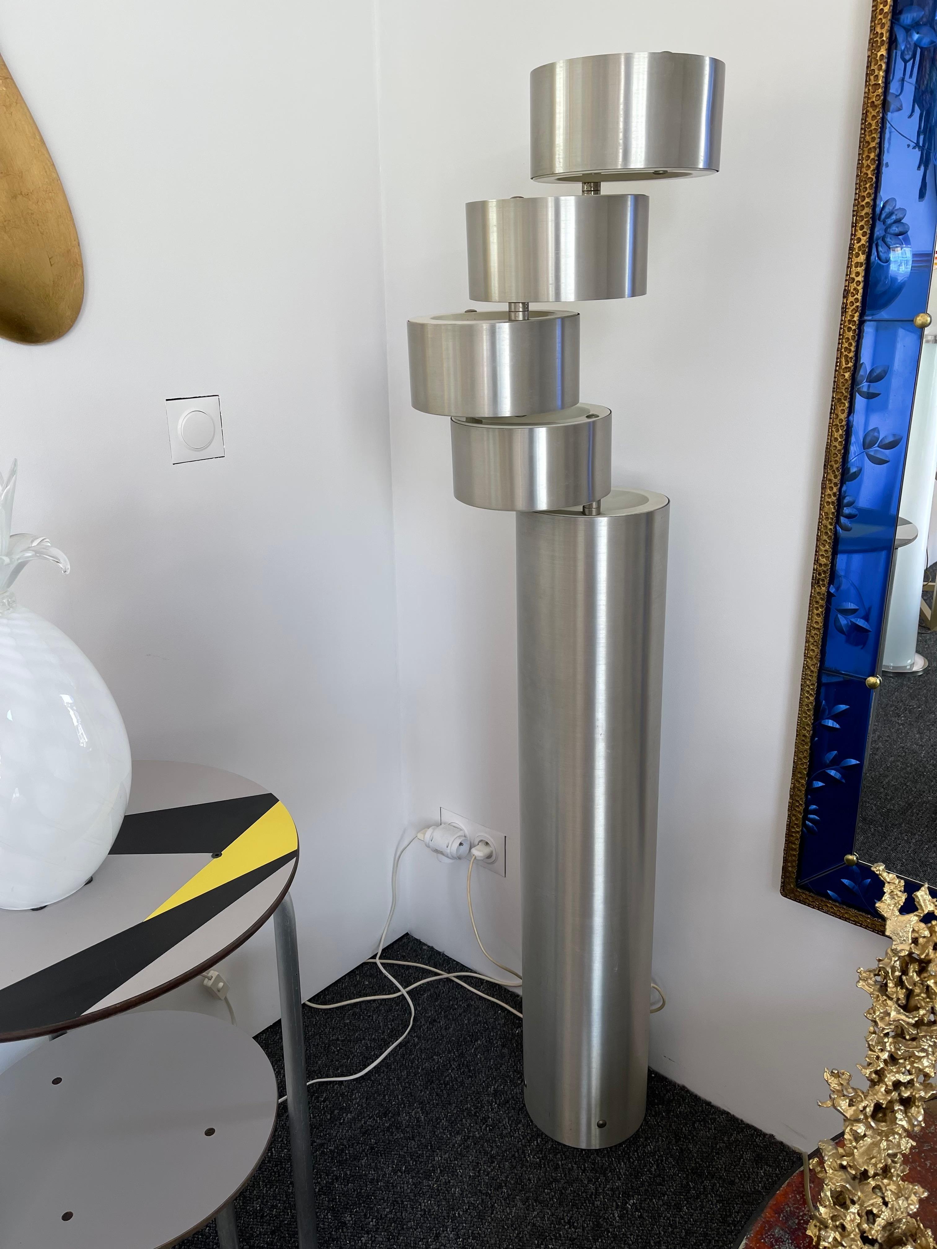 Rare Mid-Century Modern articulated modular floor lamp in brushed stainless steel by the editor Stilux Milano. Original stamp Stilux Milano in one of the diffusor. Measurements indicated in close position. Famous design like Reggiani, Sciolari,