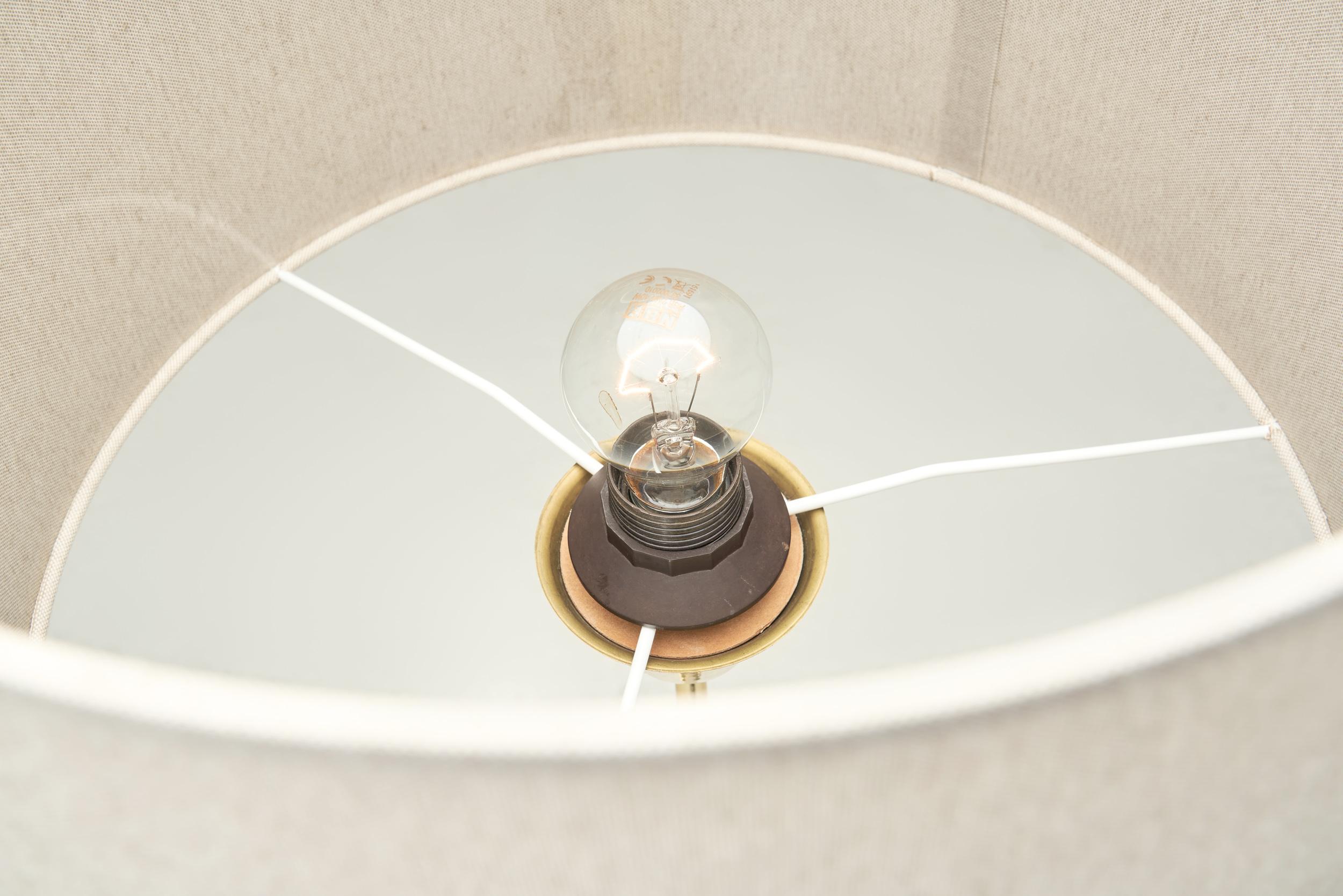 Lampadaire par AB Armaturhantverk, Suède Seconde moitié du 20e siècle en vente 4