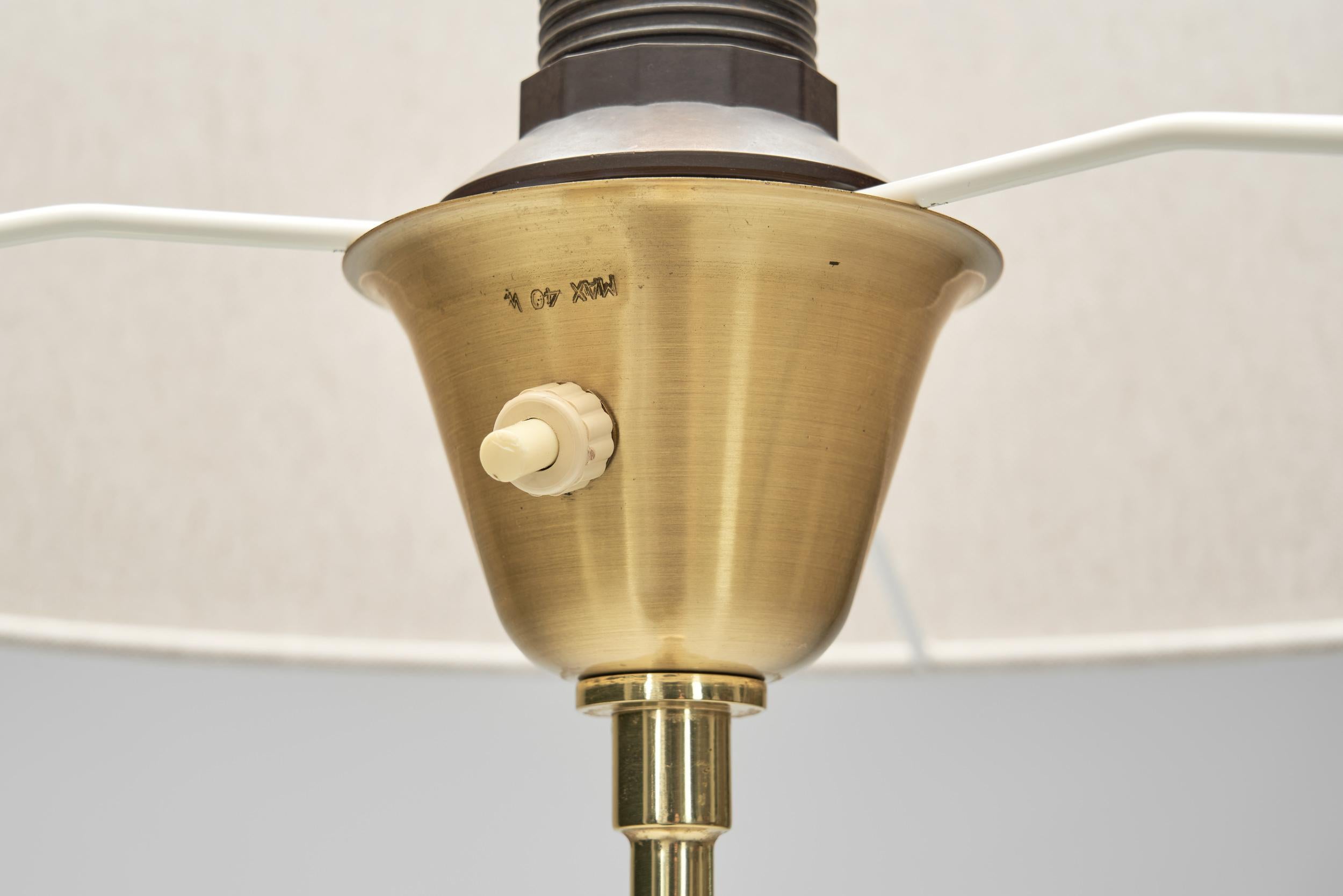 Lampadaire par AB Armaturhantverk, Suède Seconde moitié du 20e siècle en vente 5