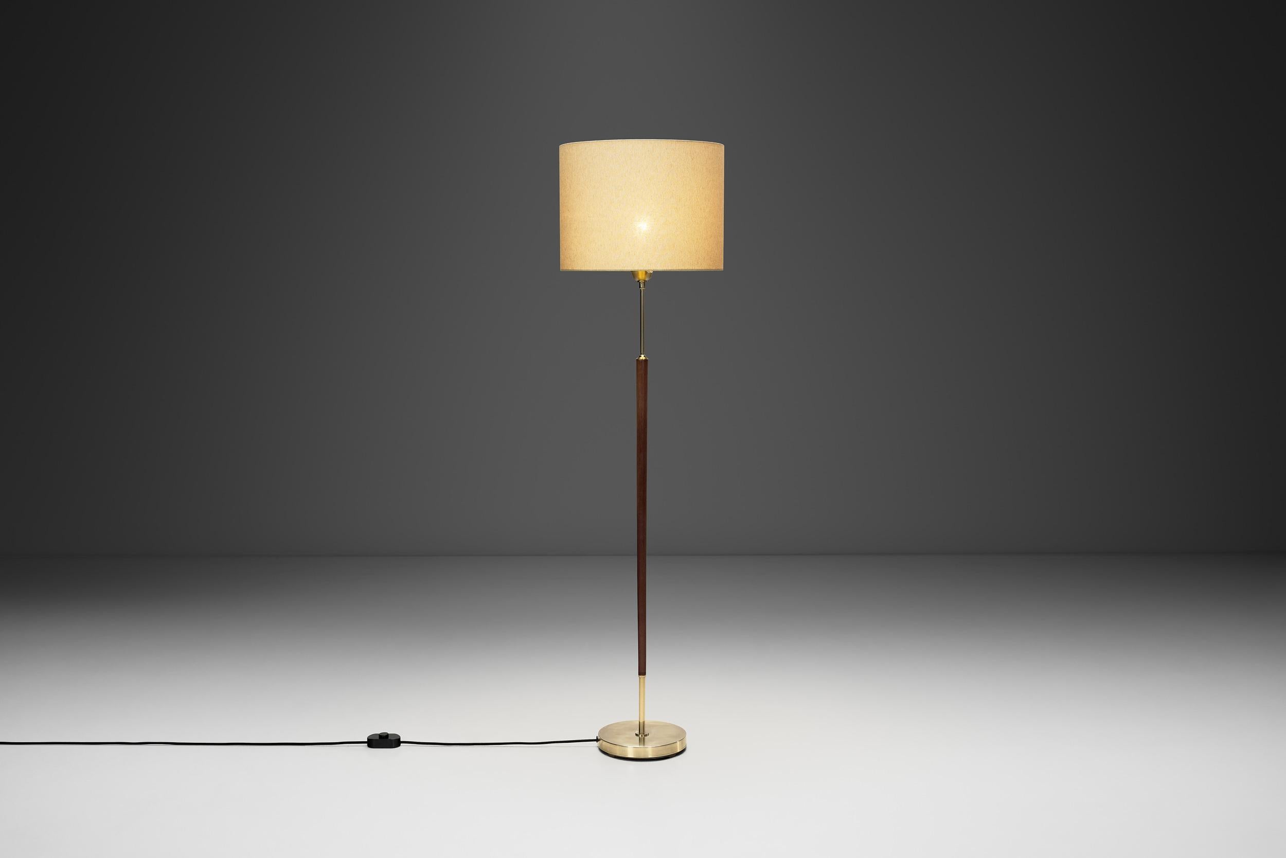 Suédois Lampadaire par AB Armaturhantverk, Suède Seconde moitié du 20e siècle en vente