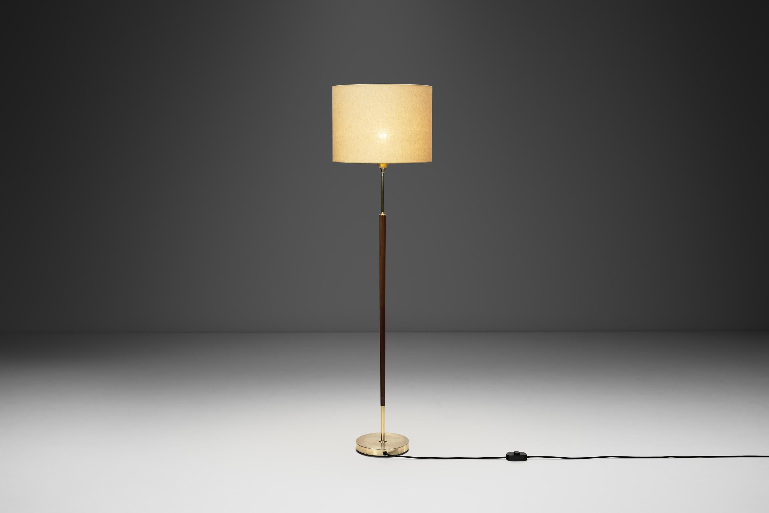 Lampadaire par AB Armaturhantverk, Suède Seconde moitié du 20e siècle en vente 1