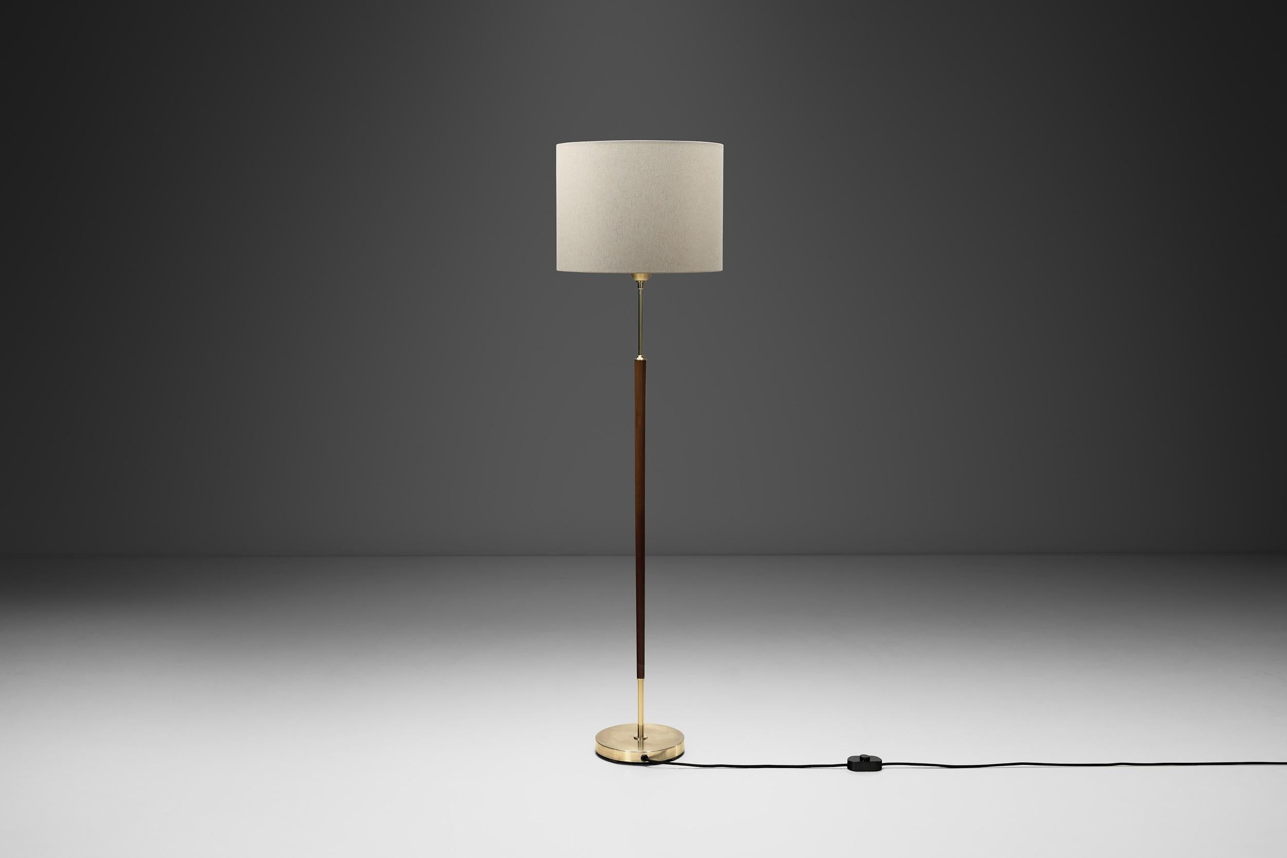 Lampadaire par AB Armaturhantverk, Suède Seconde moitié du 20e siècle en vente 2