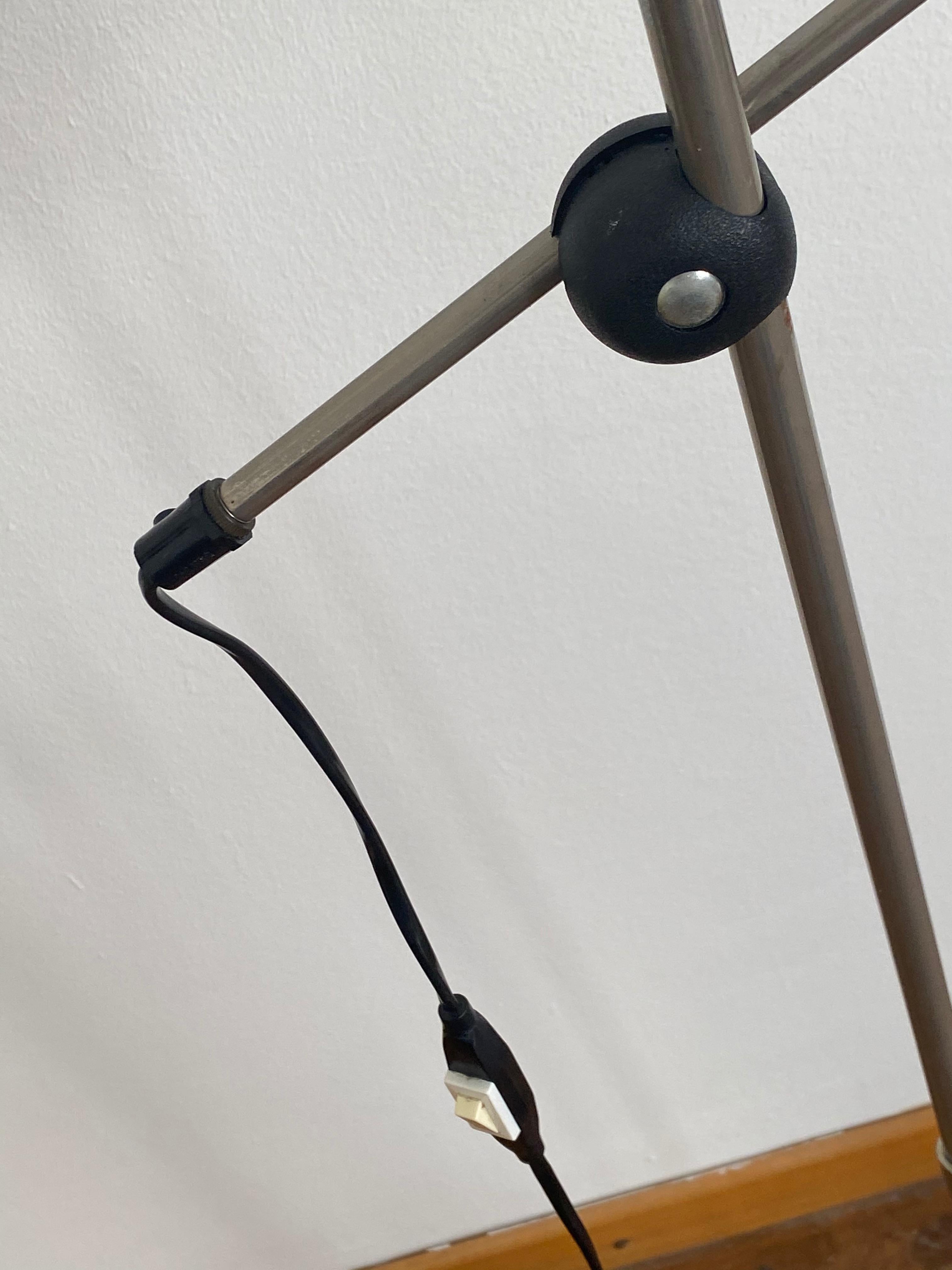 Vintage Byele lampadaire par Anders Pehrson pour Ateljé Lyktan acier laqué
Bon état d'usage.
 