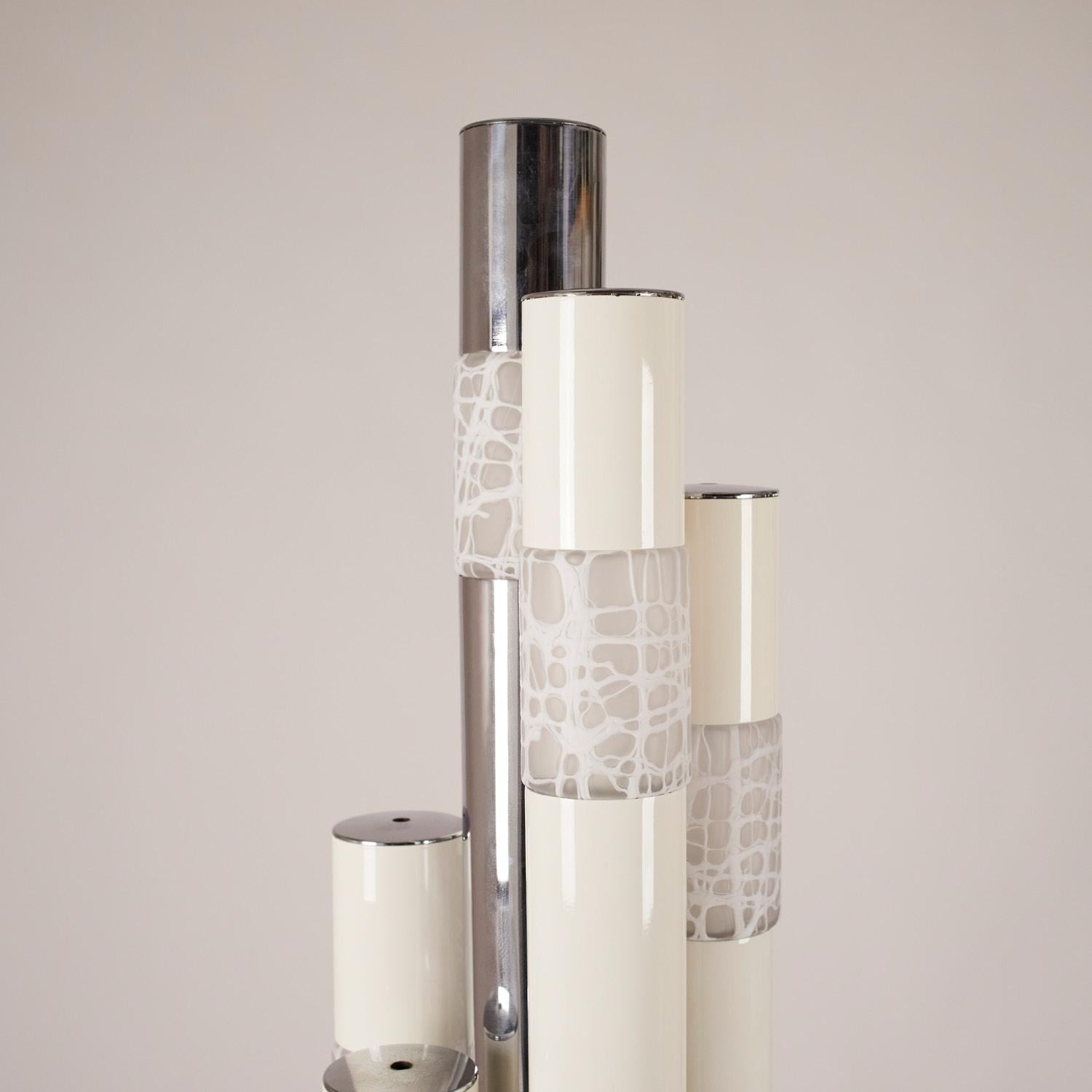 Stehlampe von Angelo Brotto für Esperia aus lackiertem Metall, Chrom und Glas (Muranoglas) im Angebot