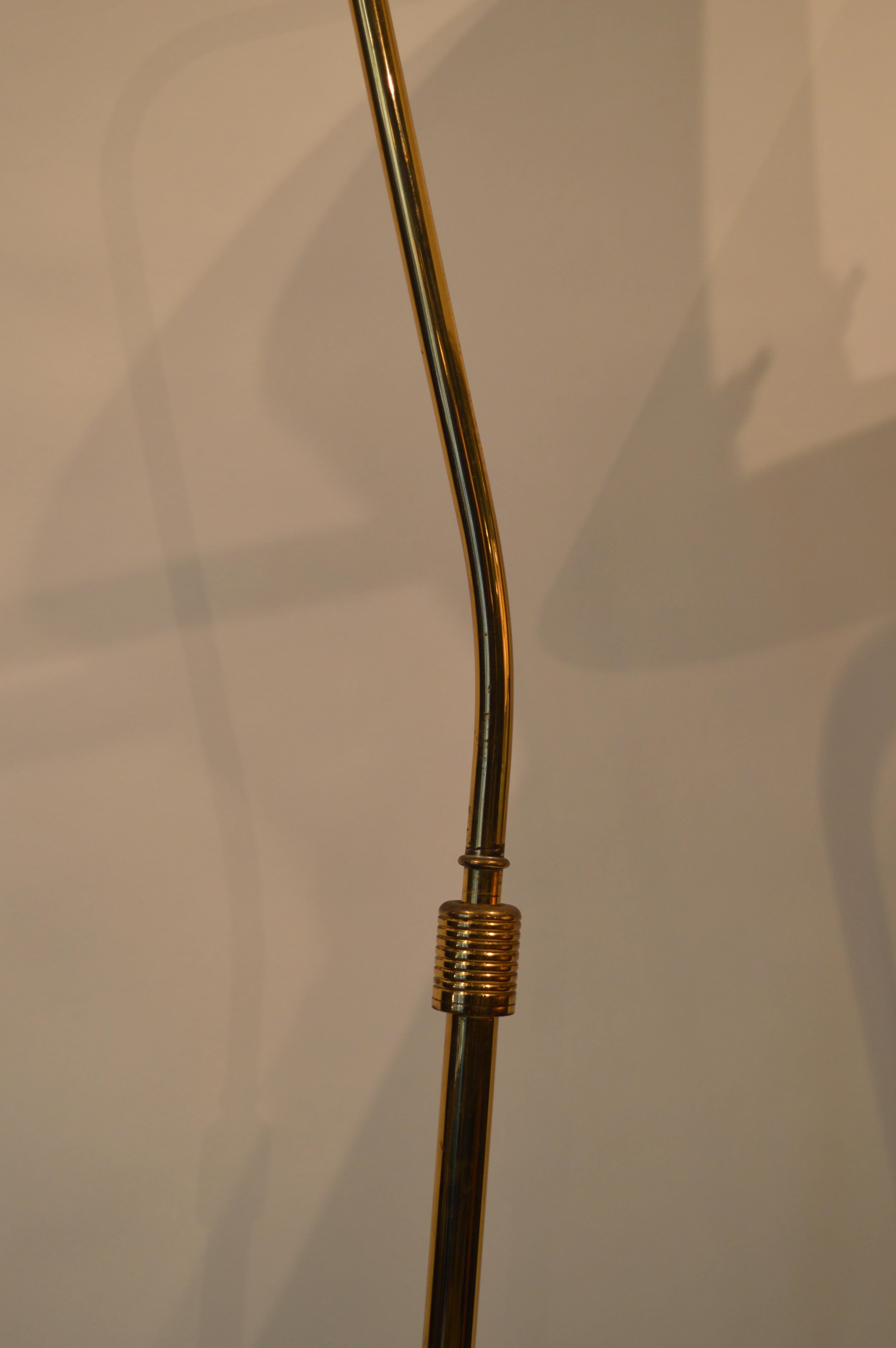 Floor lamp in brass by Arlus.
French work circa 1960.
Adjustable height.
Lamp shade redone as original.