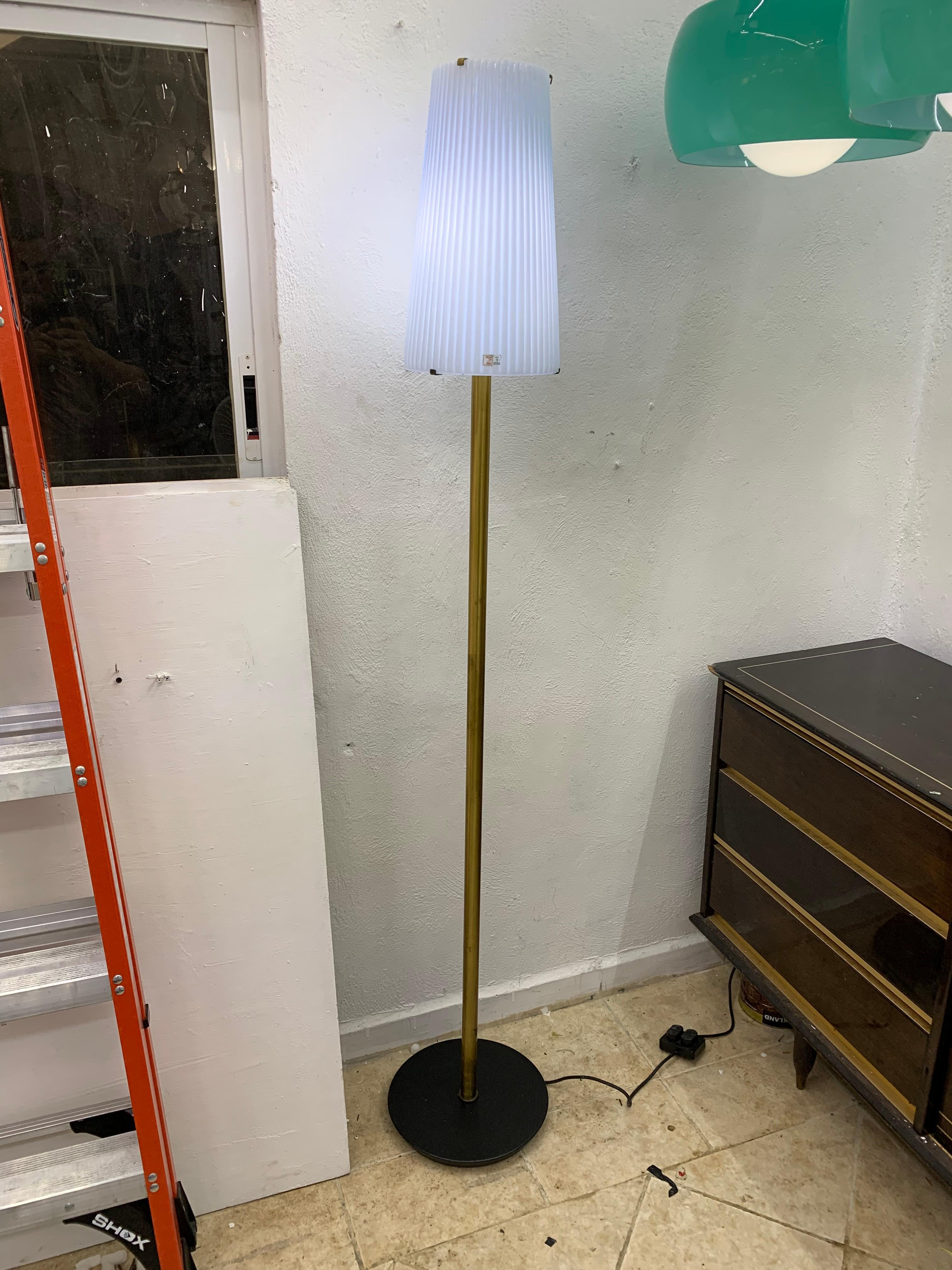 Floor Lamp by Aureliano Toso in Murano Glass and Brass, Italy, circa 1975 For Sale 2