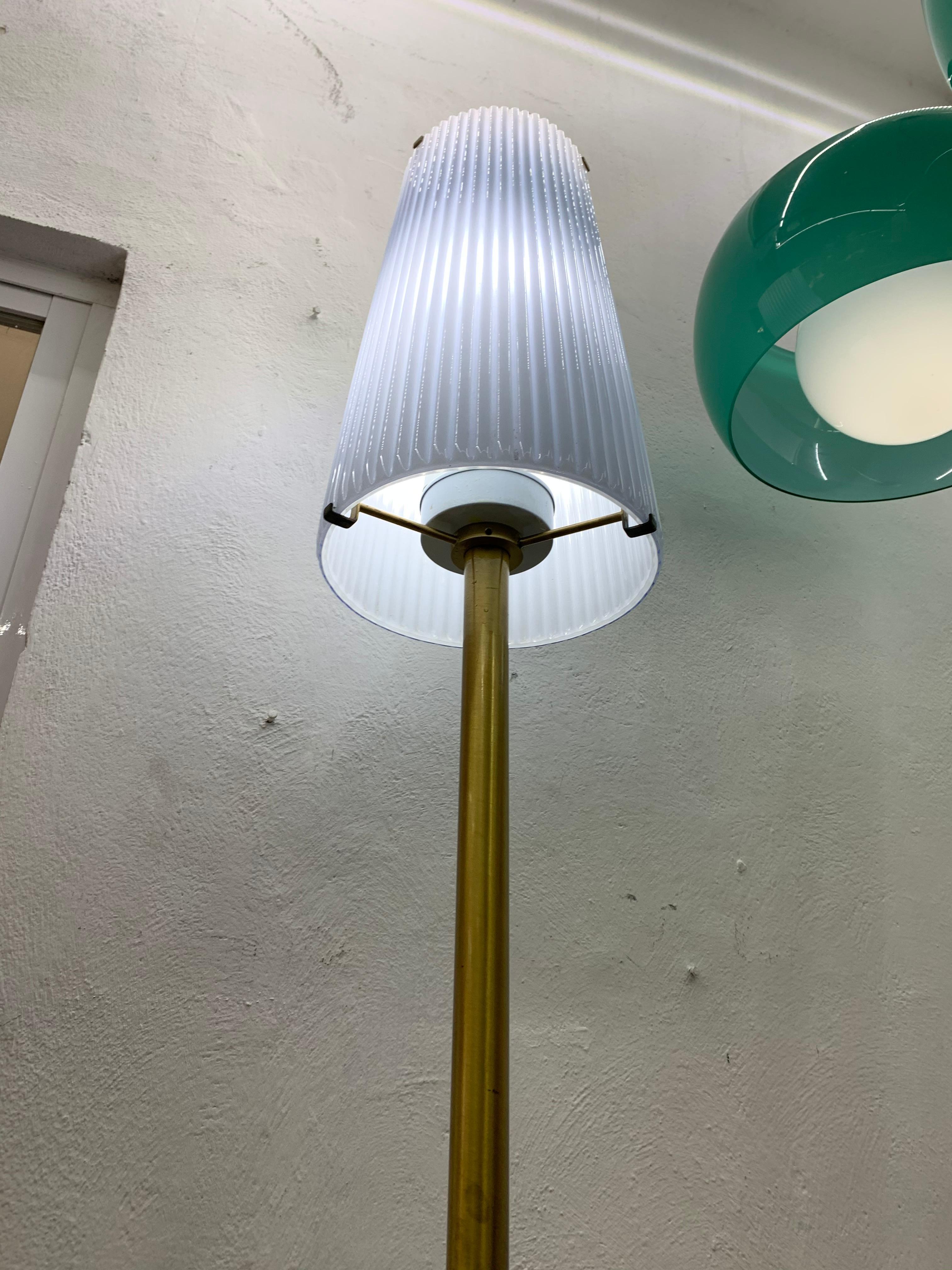 4-light floor lamp designed by Aureliano Toso executed in hand blown Murano glass.
It still has the original label attached.
Measurements:
177 cm high total
31 cm wide at the base

Glass shade measurements:
39 cm high by 23 cm wide.
 