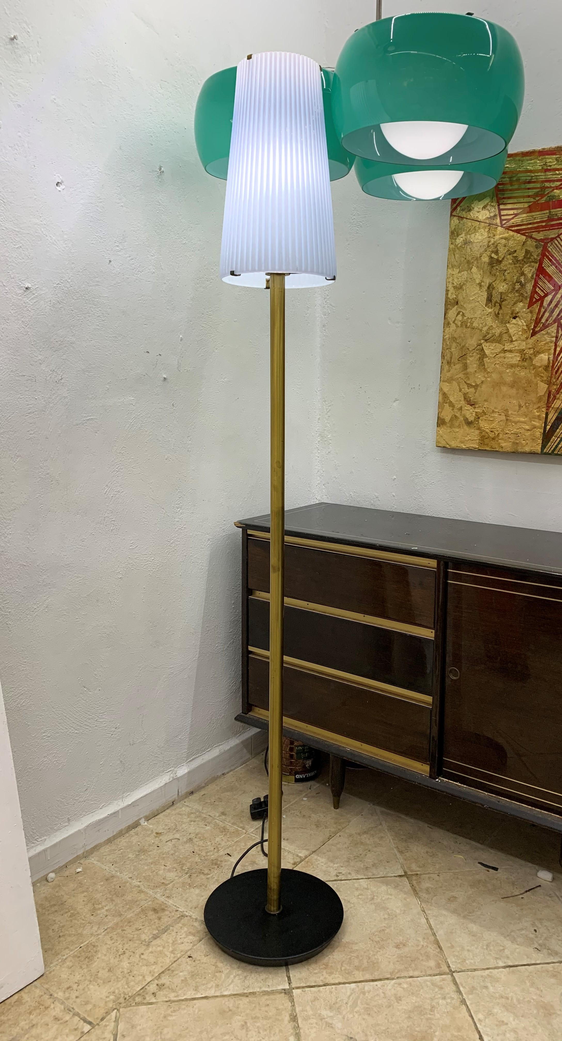 Italian Floor Lamp by Aureliano Toso in Murano Glass and Brass, Italy, circa 1975 For Sale