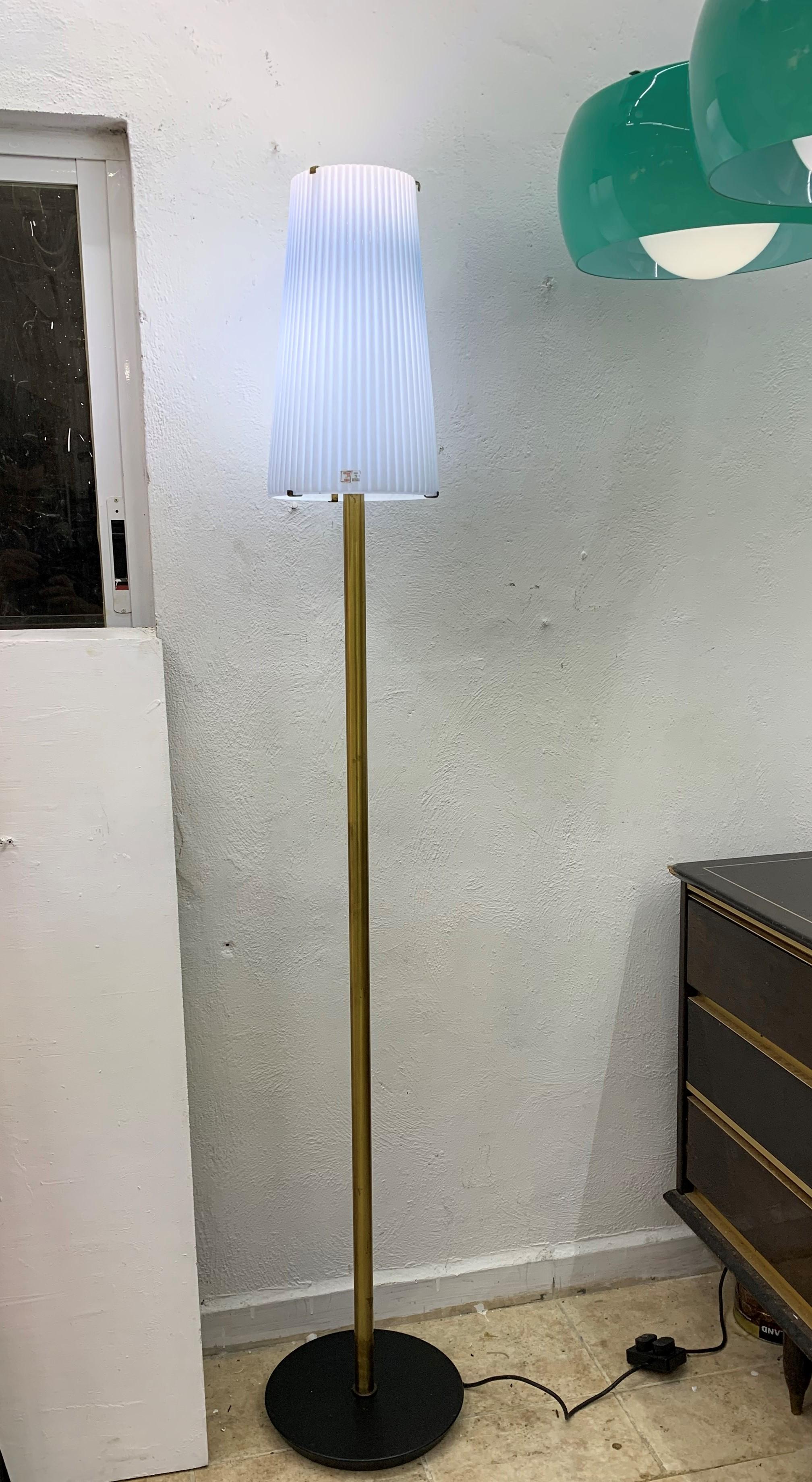 Hand-Crafted Floor Lamp by Aureliano Toso in Murano Glass and Brass, Italy, circa 1975 For Sale