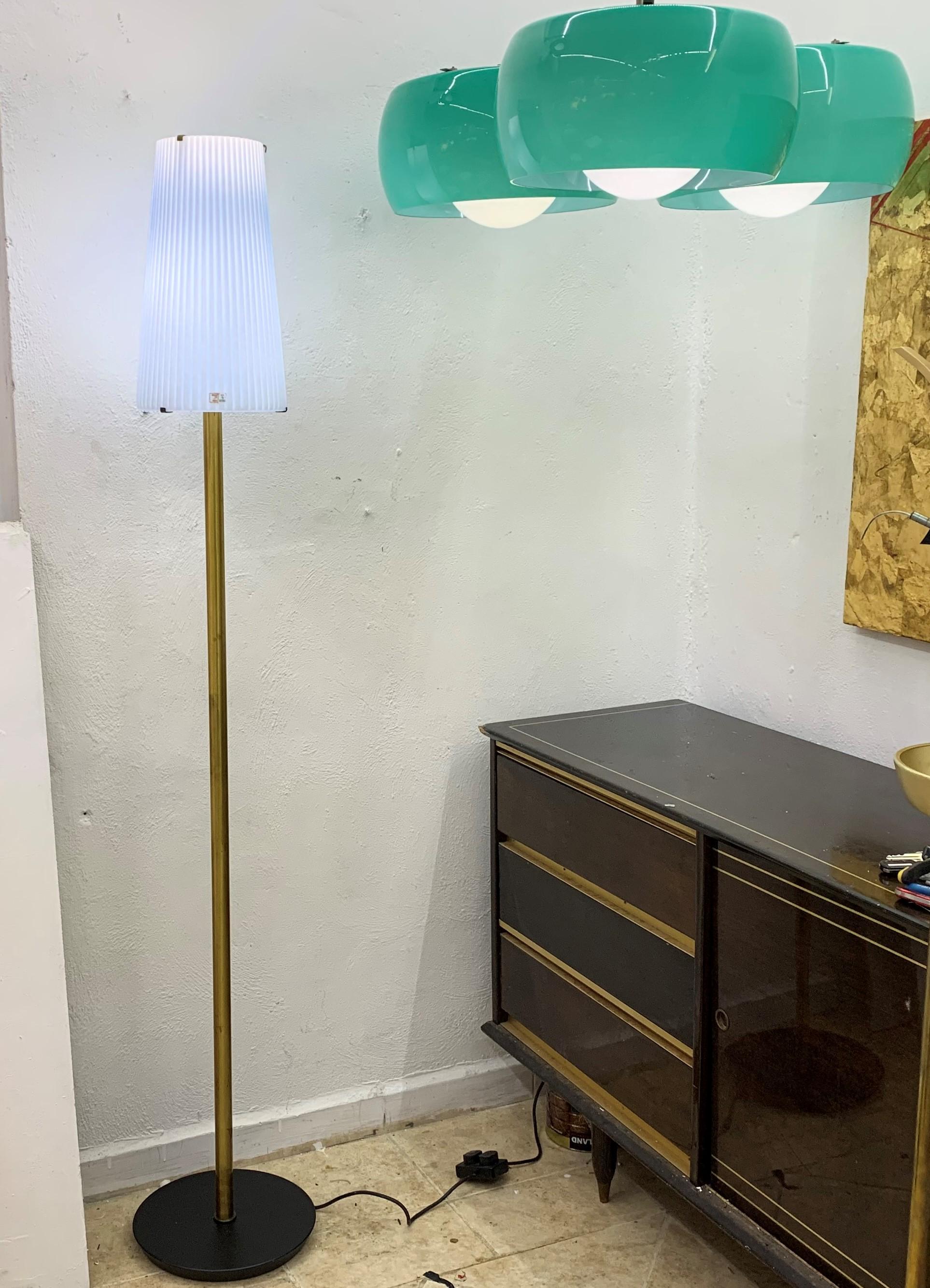 Floor Lamp by Aureliano Toso in Murano Glass and Brass, Italy, circa 1975 In Good Condition For Sale In Merida, Yucatan