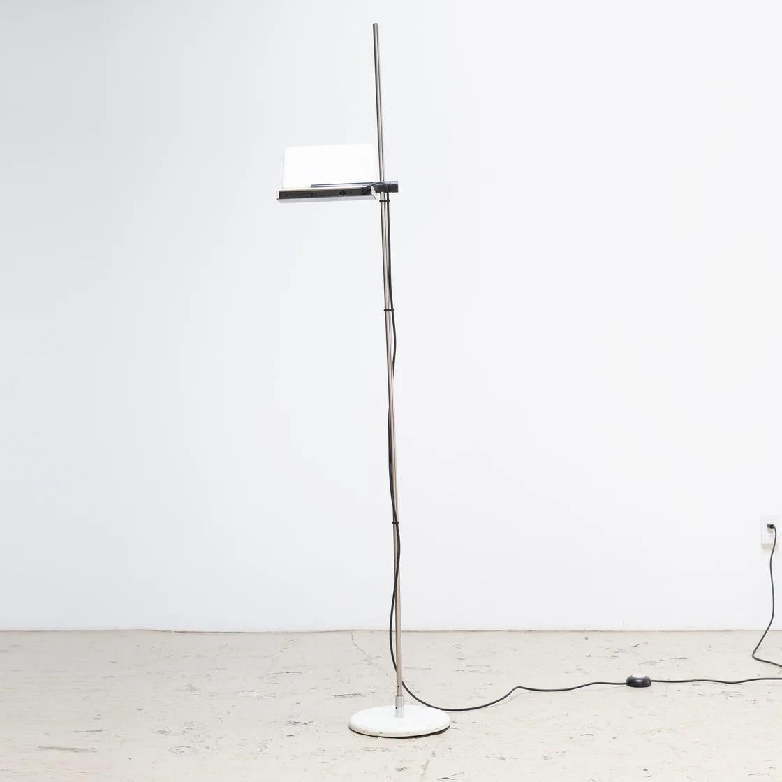 Lámpara de pie de Bruno Gecchelin para Arteluce, Italia, años 70 Italiano en venta