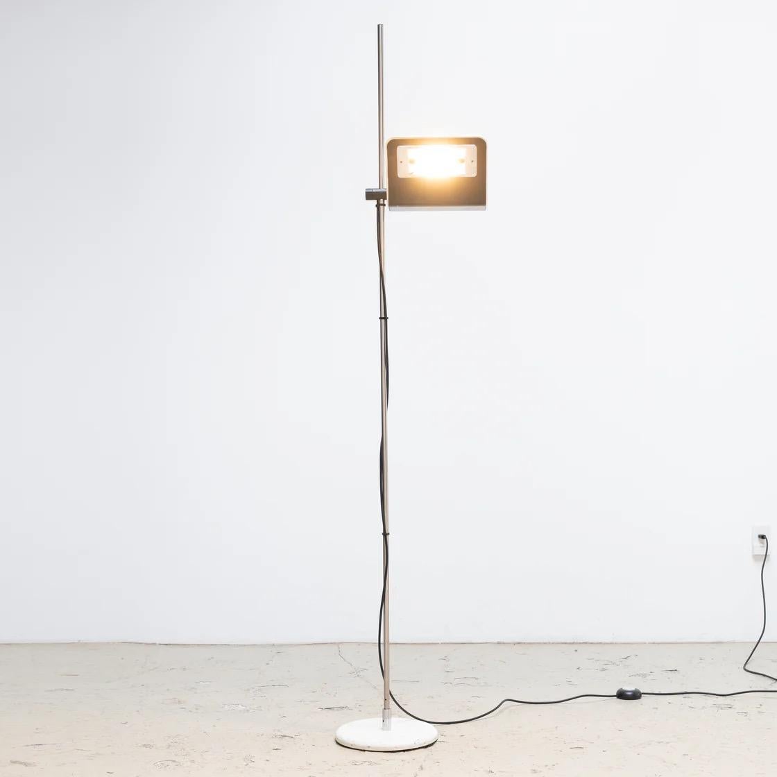Lámpara de pie de Bruno Gecchelin para Arteluce, Italia, años 70 finales del siglo XX en venta