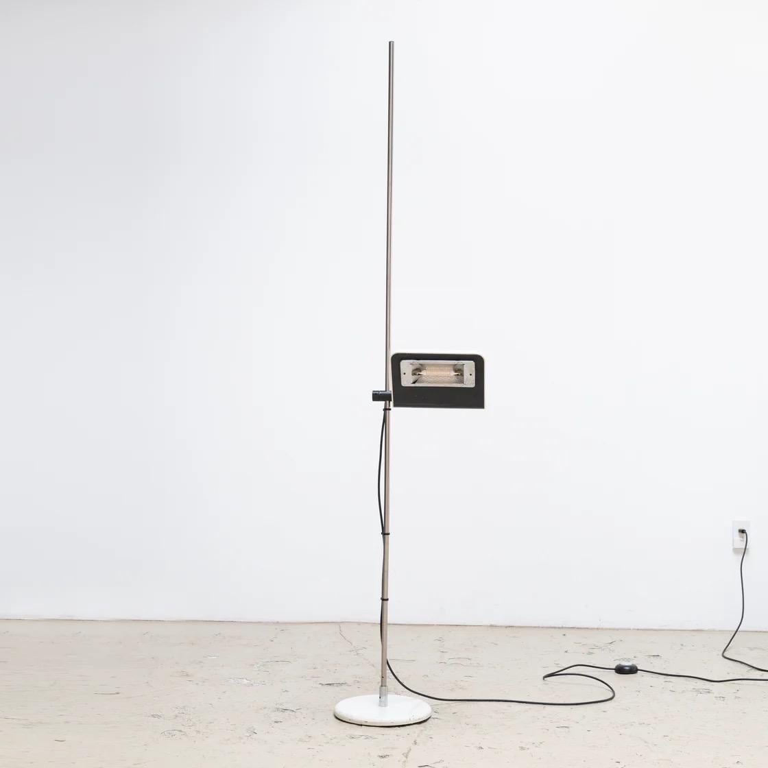 Lámpara de pie de Bruno Gecchelin para Arteluce, Italia, años 70 Metal en venta