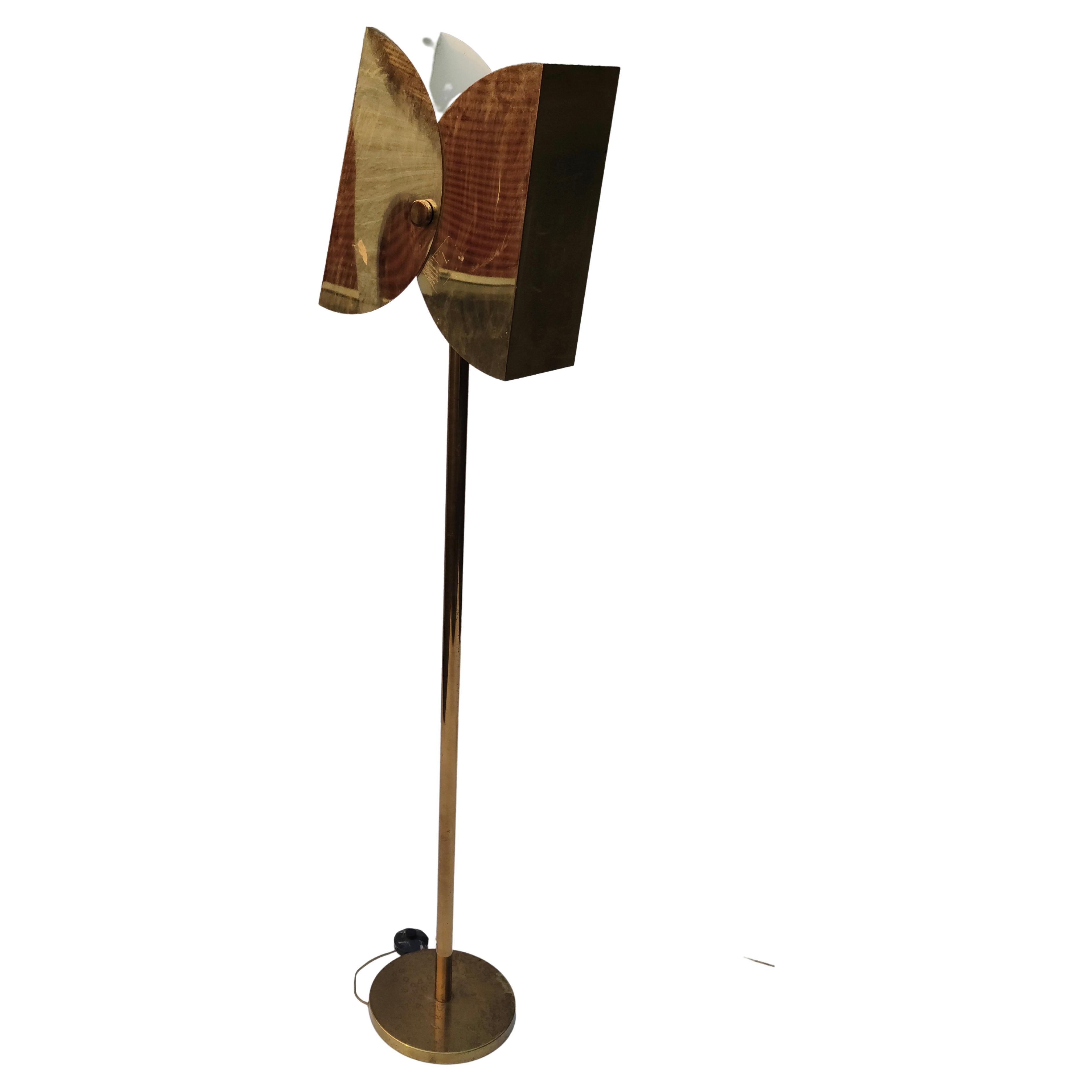Floor Lamp by Curtis Jere Brass Finish In Good Condition For Sale In Fraser, MI