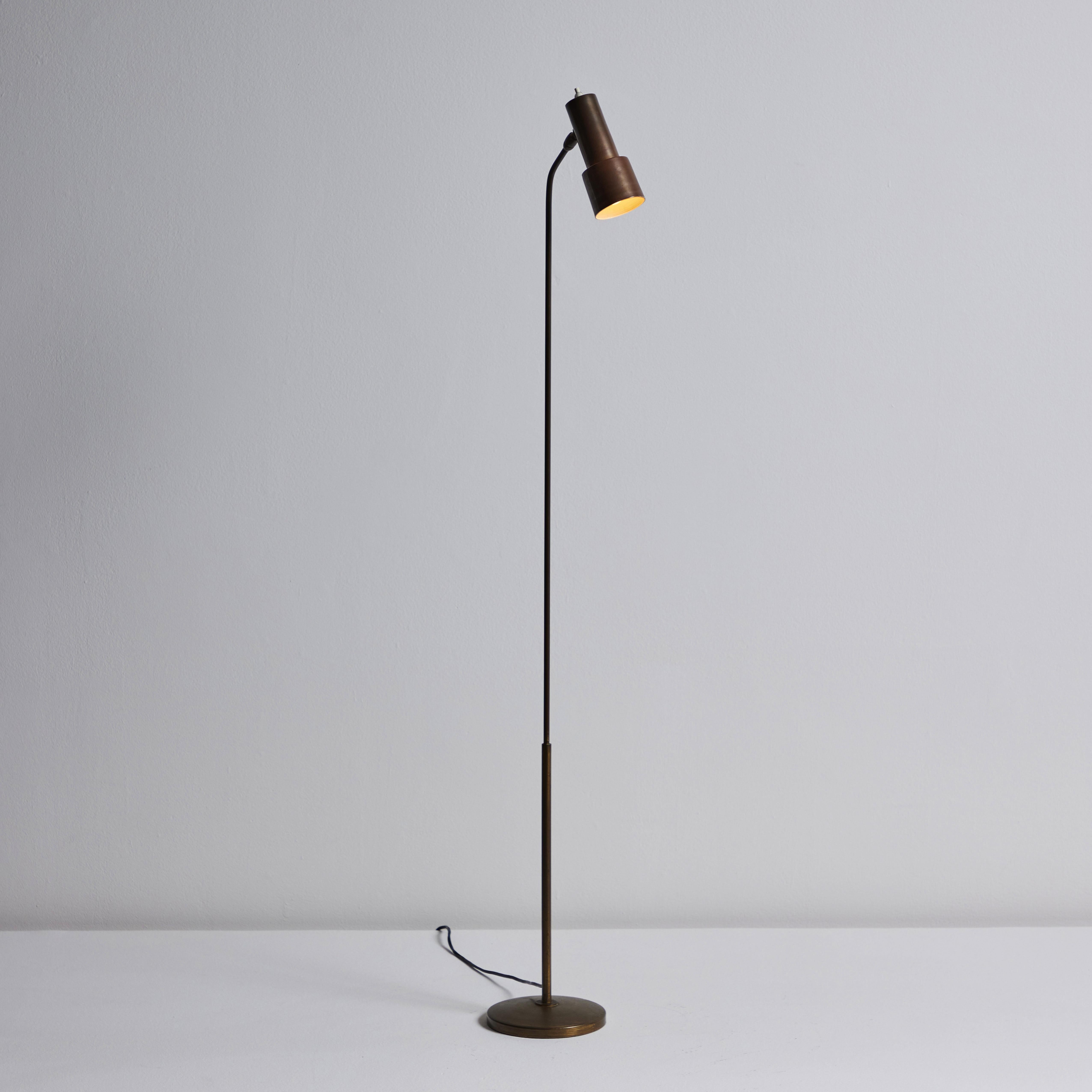 Stehlampe Modell 1968 von Fontana Arte (Emailliert) im Angebot