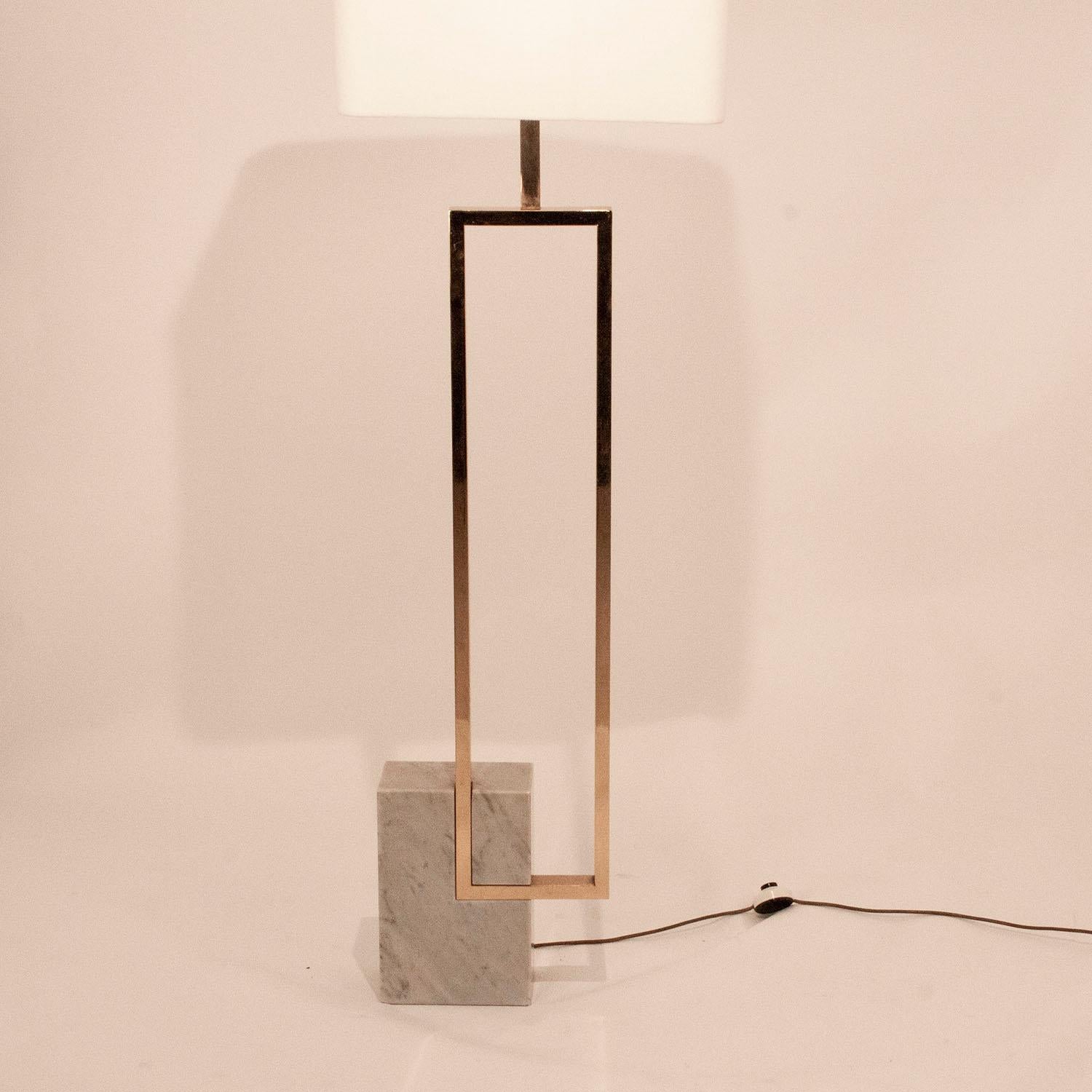 Designed and manufactured in Italy, circa 1970s. Marble base and brass with custom linen shade. Good condition. Raw color screen. Floor Lamp by Giovanni Banci for Banci Firenze, Brass and Marble, Italy.