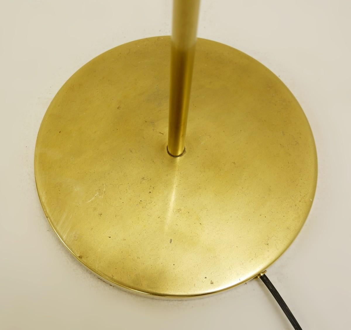 Mid-Century Modern Floor Lamp by Giuseppe Ostuni for Oluce, 1950s For Sale 2