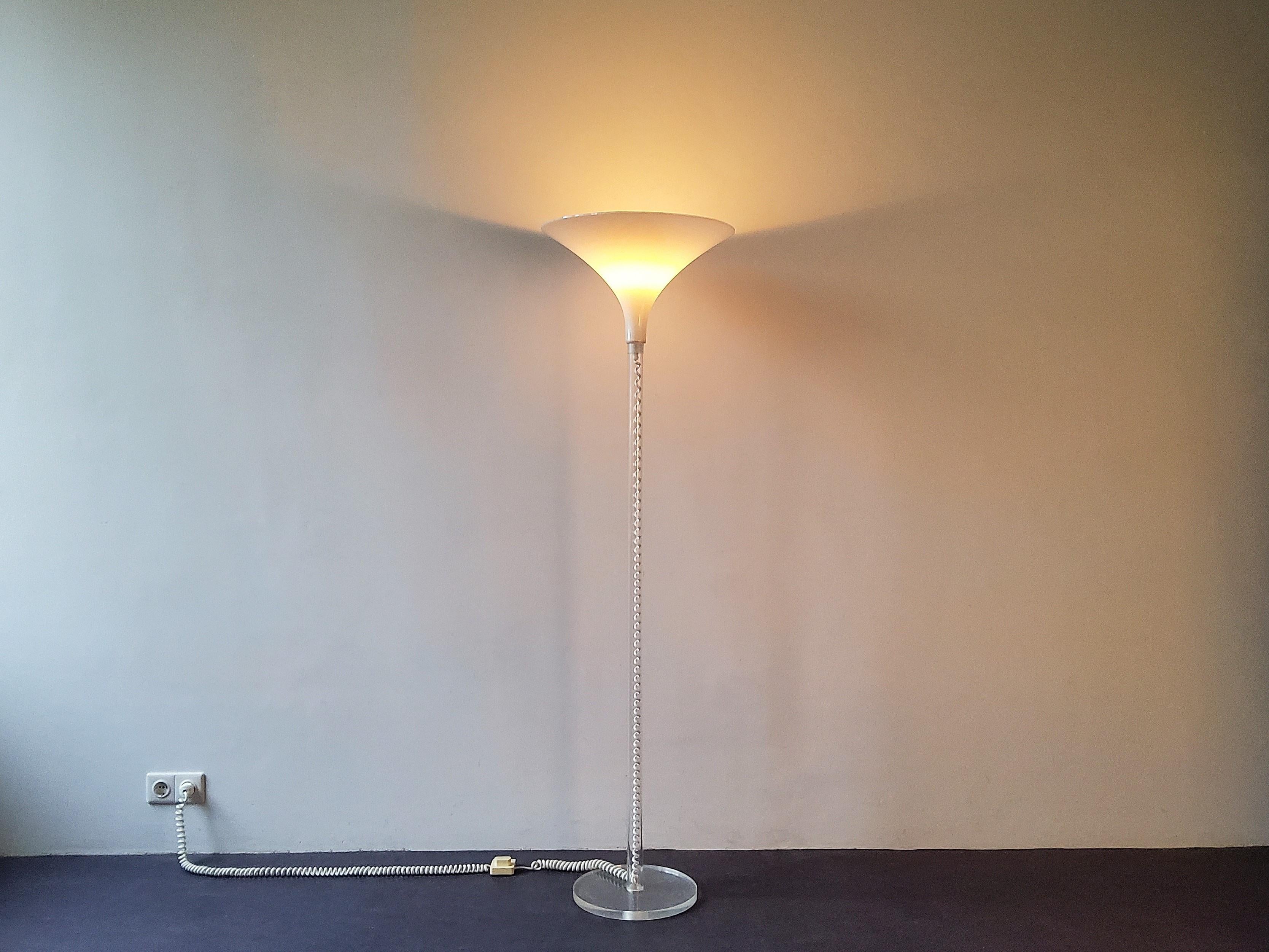 Stehlampe von Harco Loor, Niederlande, 1980er Jahre (Acryl) im Angebot