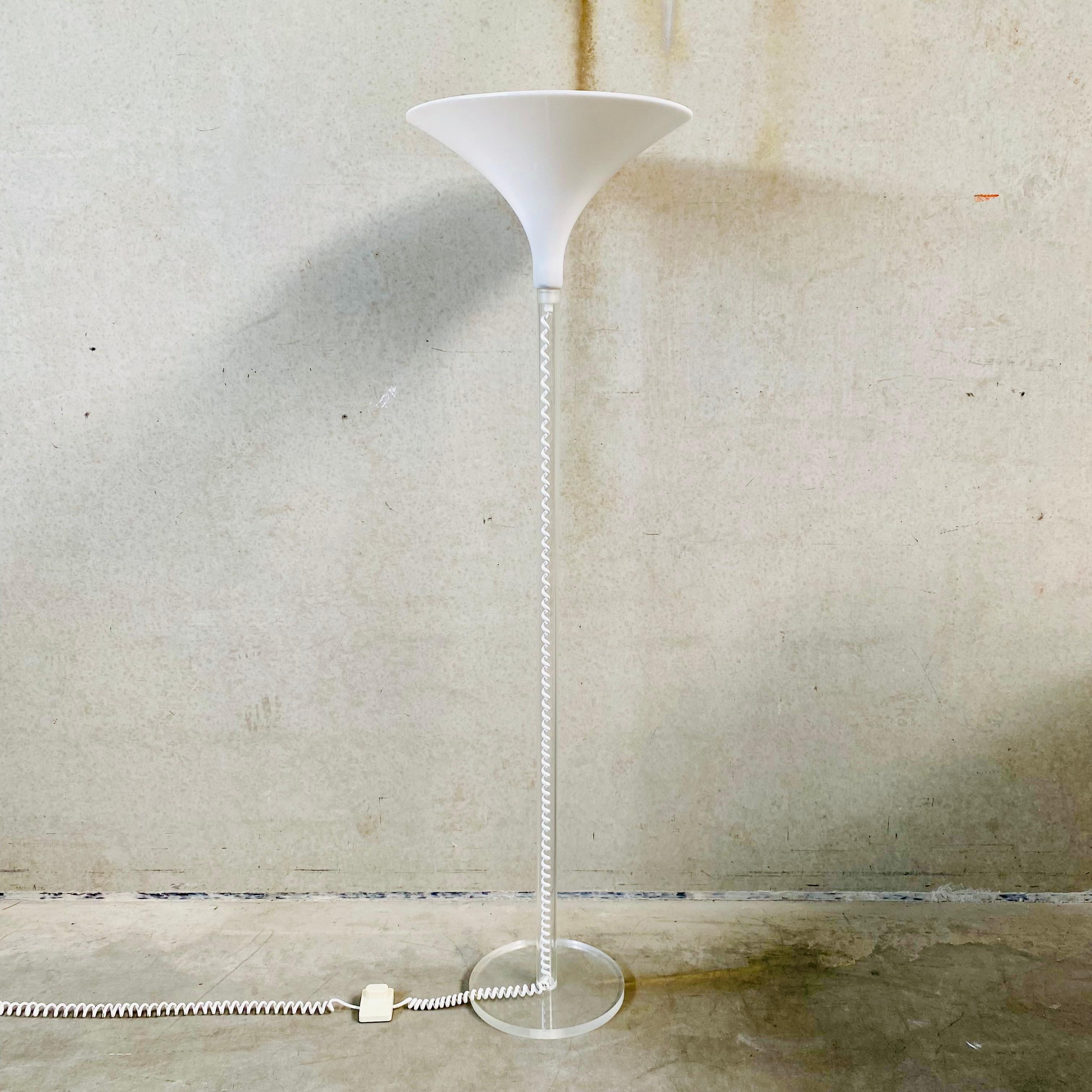Mid-century lucite Floor Lamp by Harco Loor, the Netherlands, 1980's For Sale 1