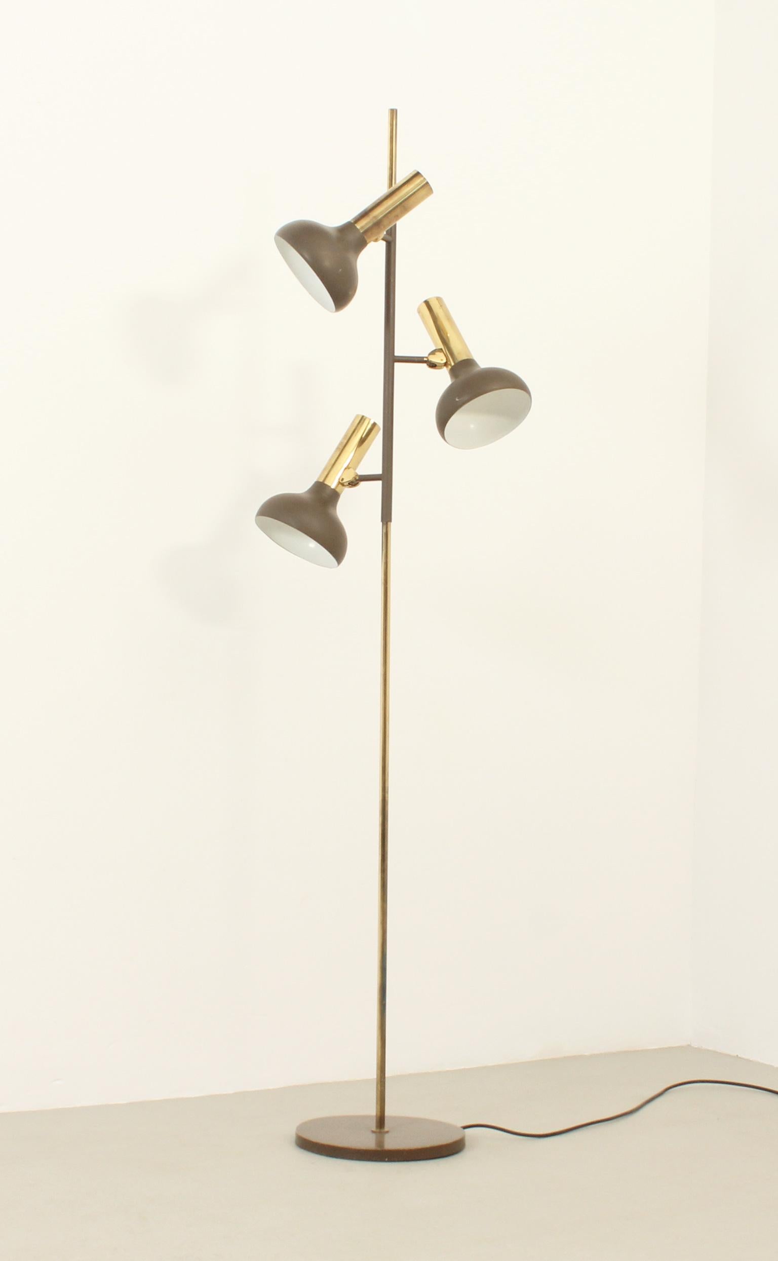Floor lamp with three adjustable light points produced by Hustadt Leuchten, Germany, 1970's. Possibility of turning on one, two or three lights. Brass and brown lacquered metal. 