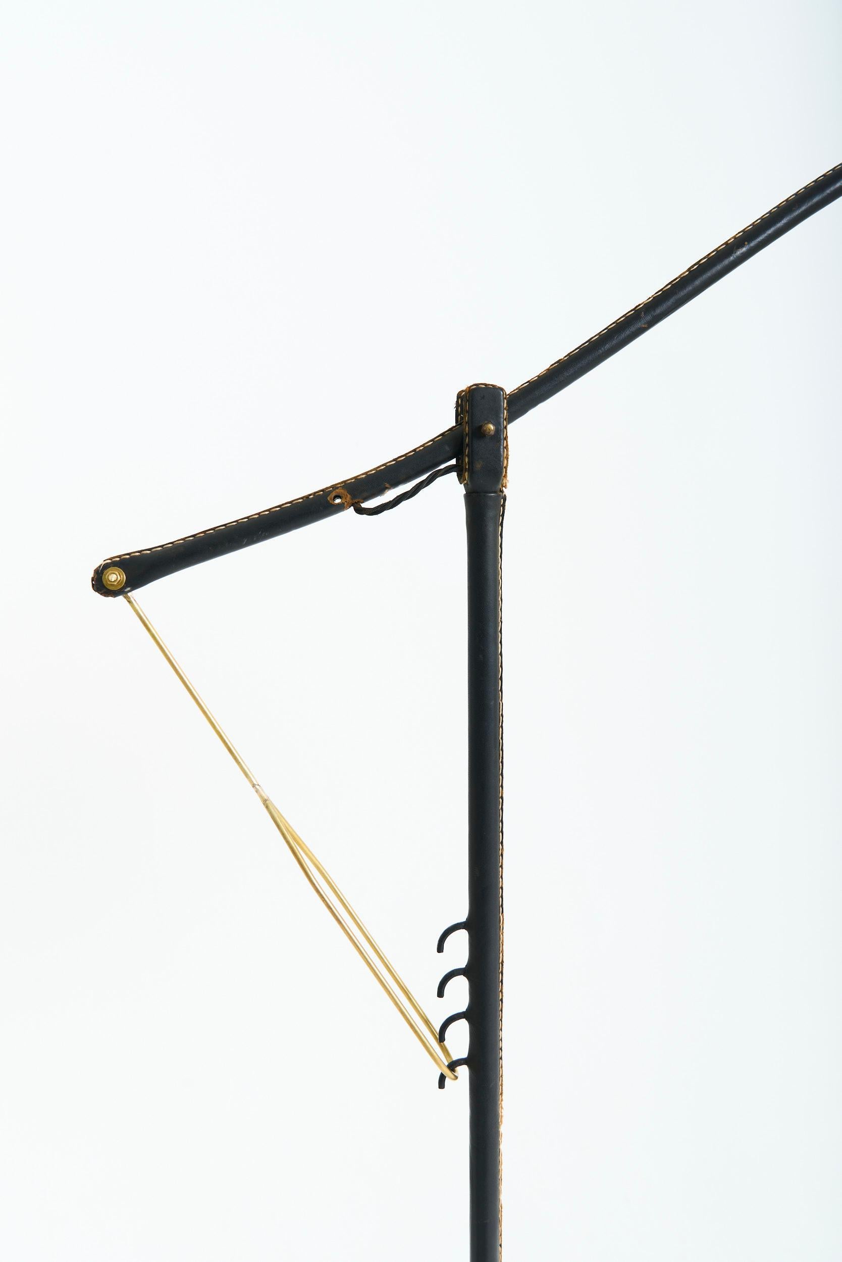 Milieu du XXe siècle Lampadaire de Jacques Adnet (1900-1984) en vente