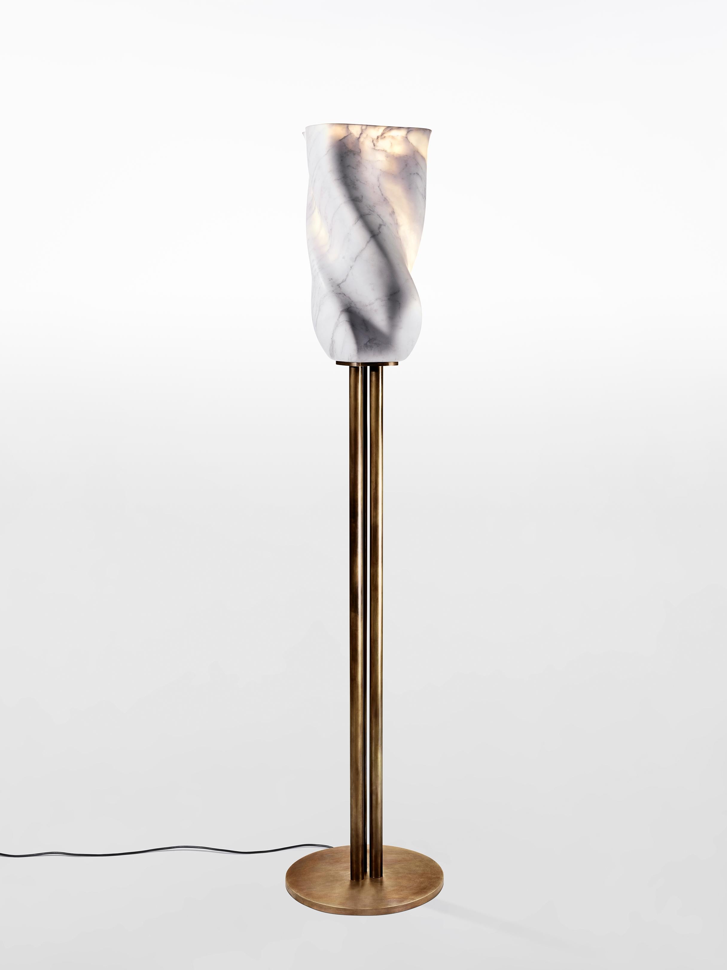 Floor lamp by Jonathan Hansen
12 Editions
Dimensions: 36 x 36 x 165 cm
Materials: Calacatta marble, architectural bronze


SERIES I CAPTUM BIOMORFE is a group of nine sculpture works created by New York artist Jonathan Hansen. Captum is a