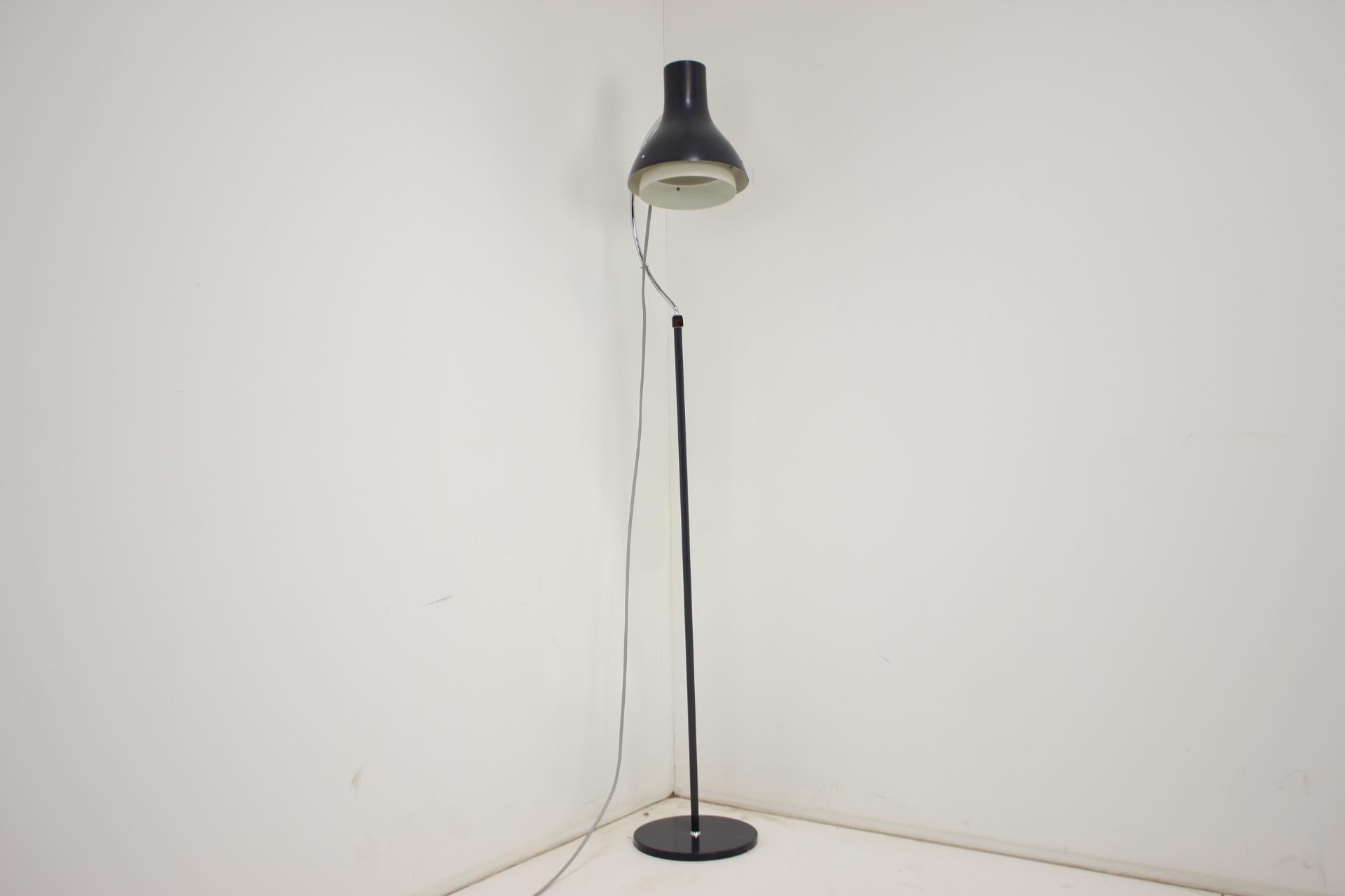 Stehlampe von Josef Hurka für Napako, Tschechoslowakei, 1960er Jahre (Tschechisch) im Angebot