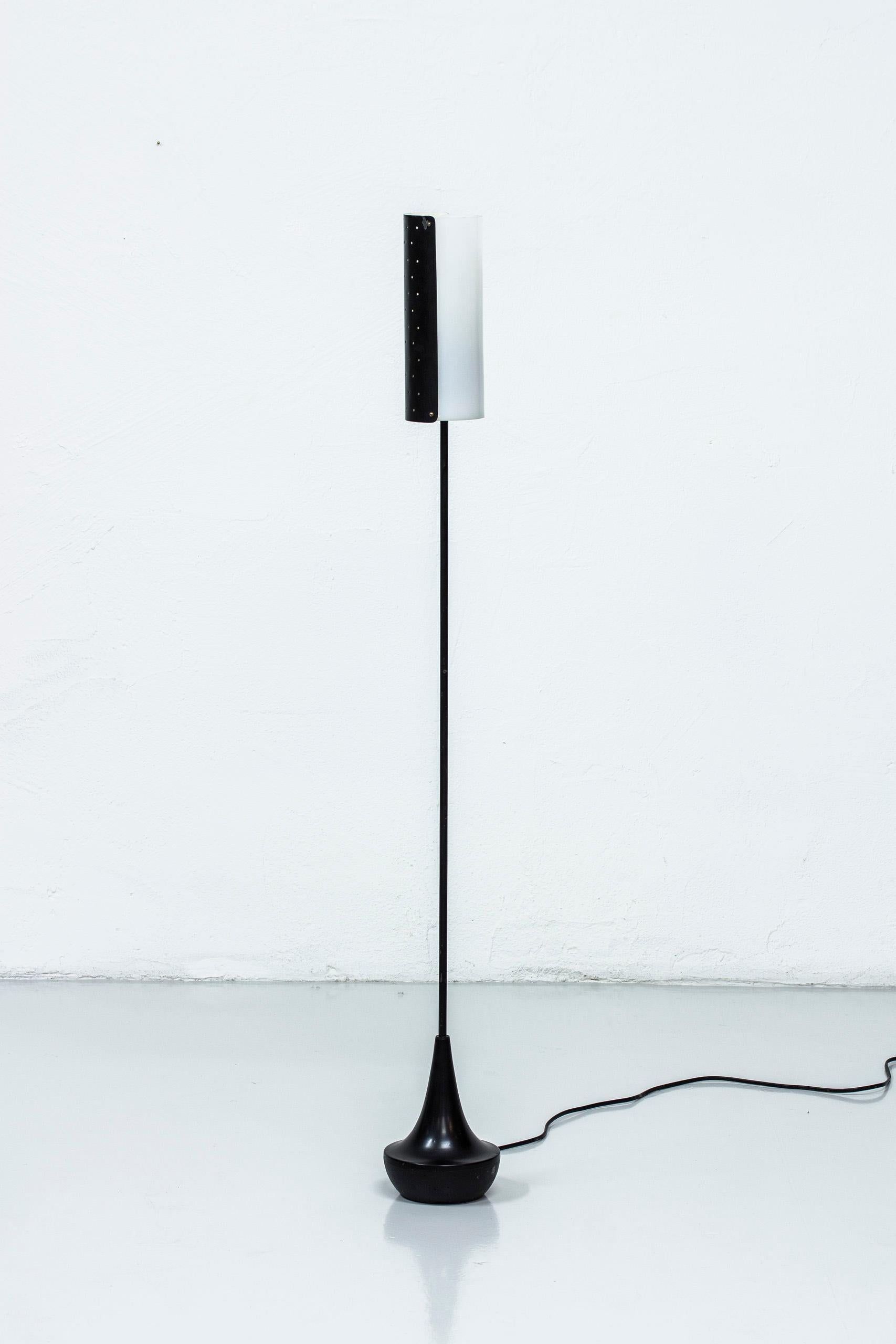 Floor lamp produced in Sweden by Karlskrona Lampfabrik. Made during the 1950s. Made from cast iron, metall and acrylic. New electric chord. Light switch on the chord. Very good vintage condition with signs of age and wear.