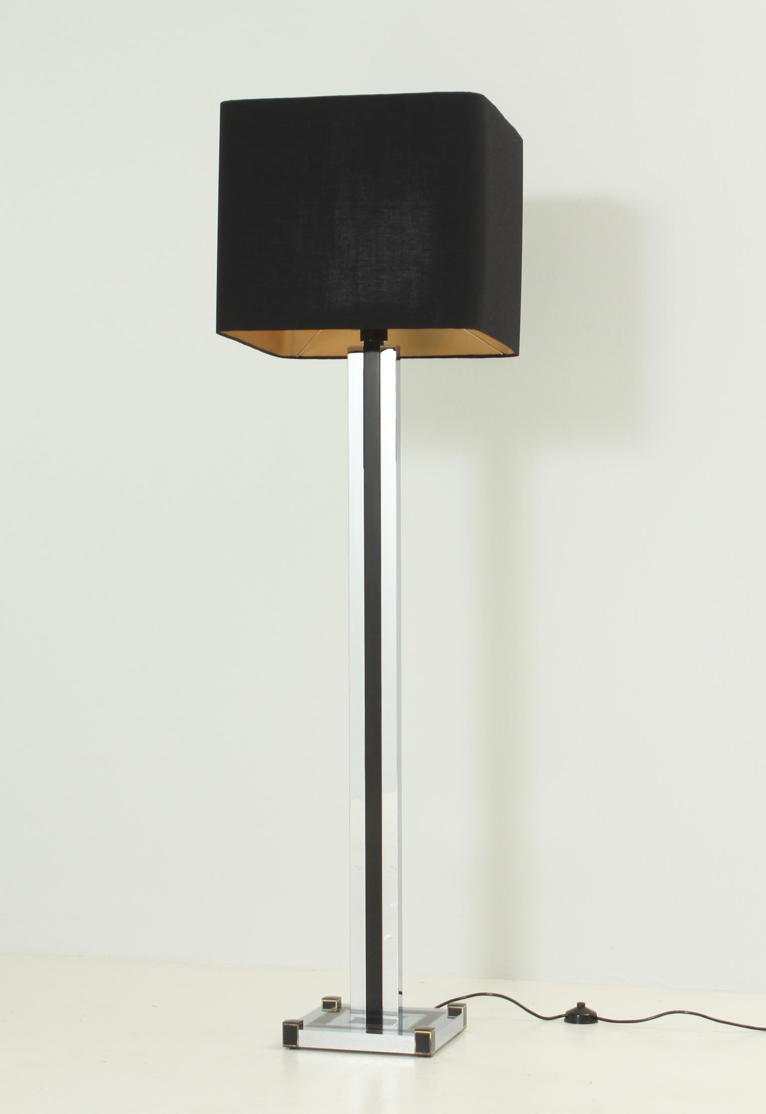Floor lamp designed in 1970's by Lumica, Spain. Chrome metal, brass and lacquered metal base supporting three bulbs and a square shade with new fabric.