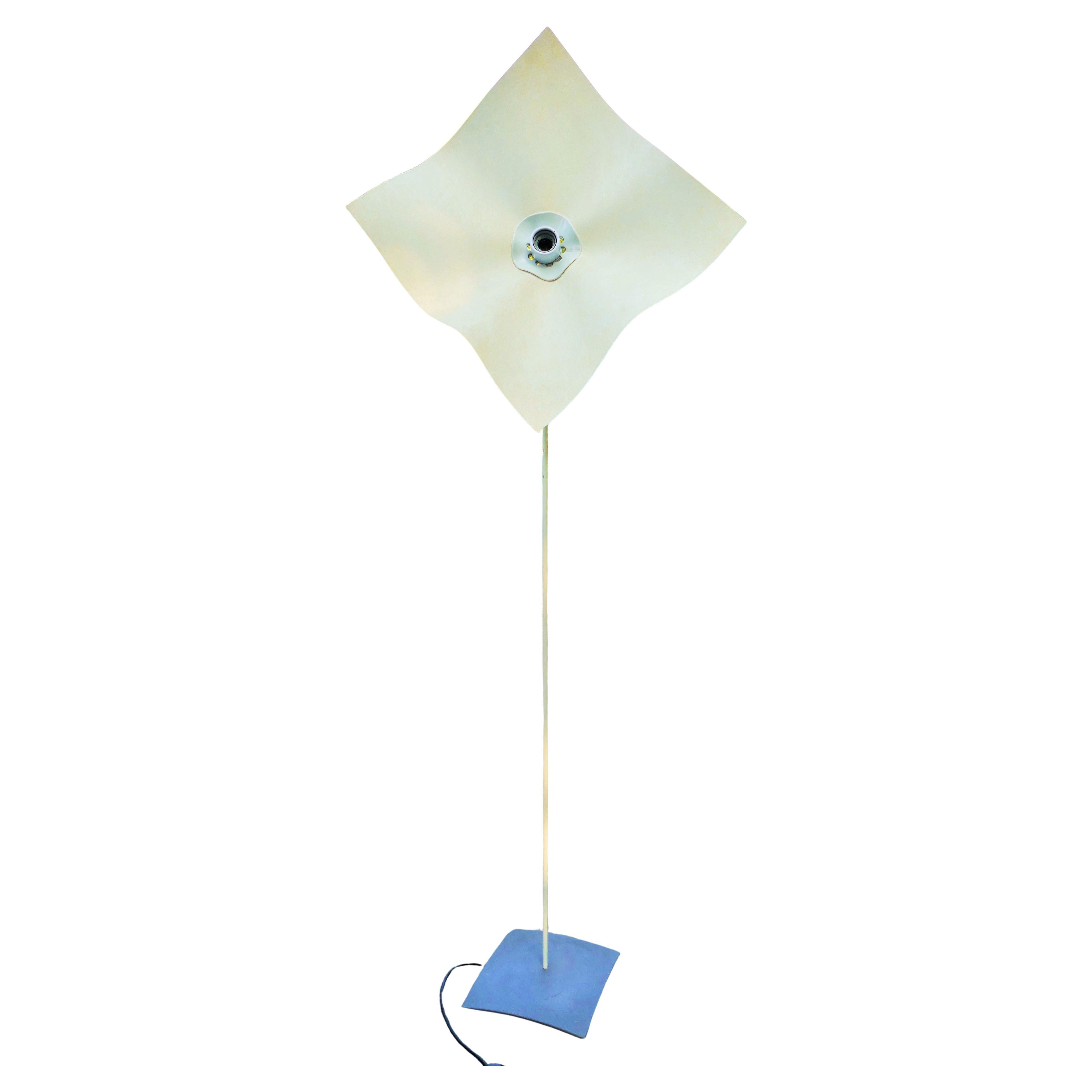 Lampadaire de Mario Bellini pour Artemide.
Bon état.
Nous vous remercions.