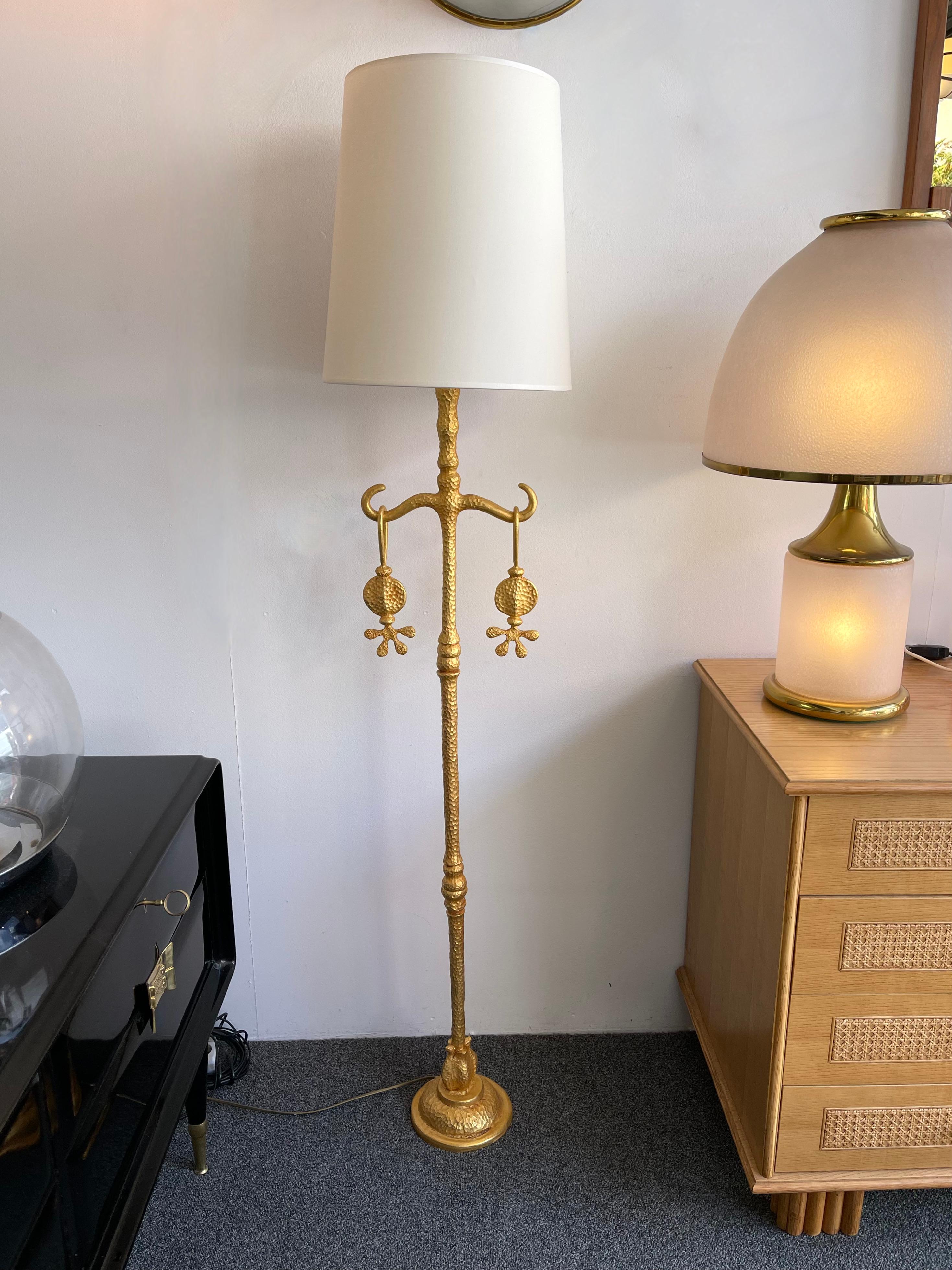 Floor lamp in gilt metal bronze style by Nicolas Dewael for Fondica. Sign Dewael. Famous artist who have worked for the manufacture like Pierre Casenove, Stéphane Galerneau, Mathias. In the style of Garouste et Bonetti, Giacometti, Maison Jansen,