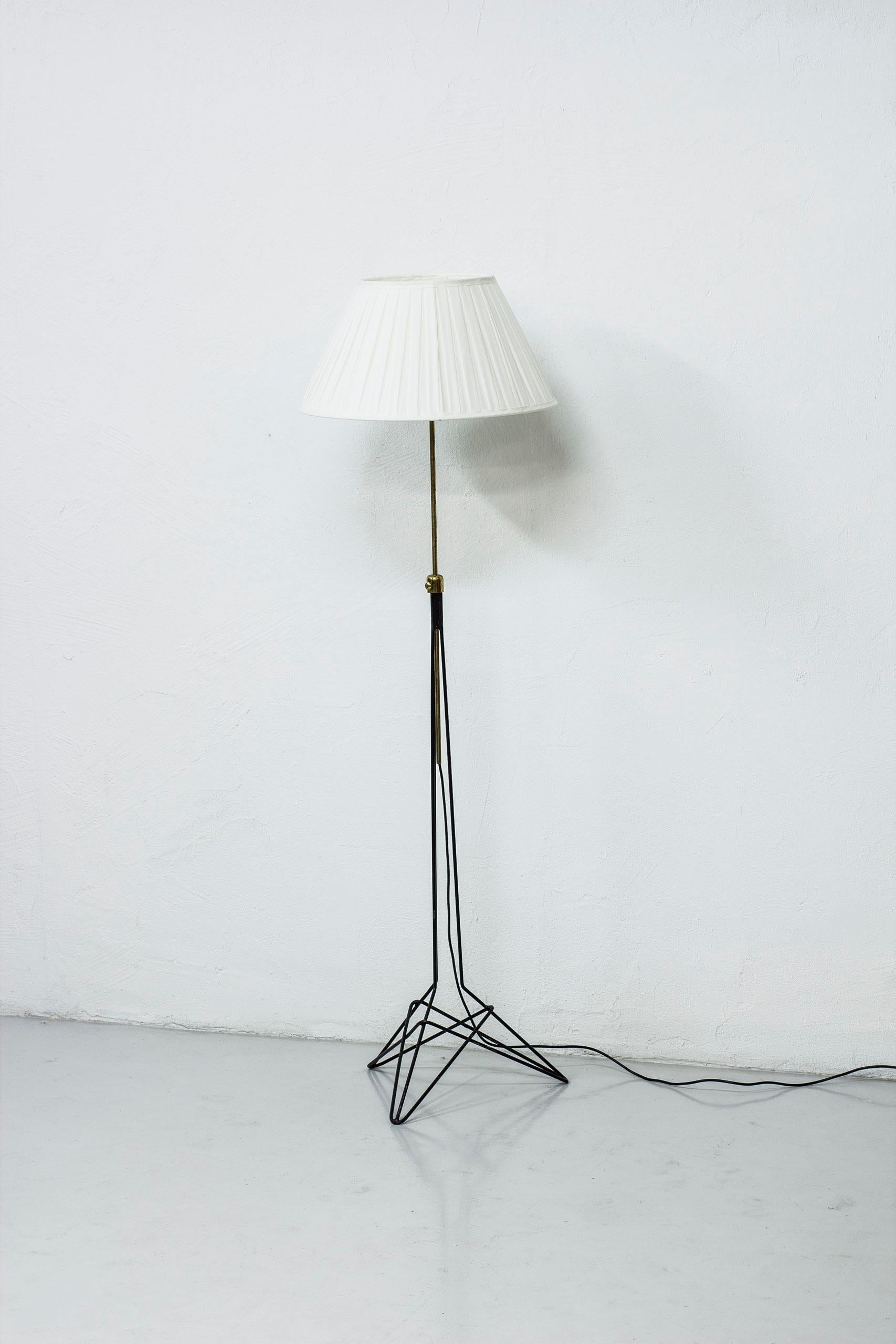 Floor Lamp by Nils Strinning for String Design, Sweden, 1950s In Good Condition In Hägersten, SE