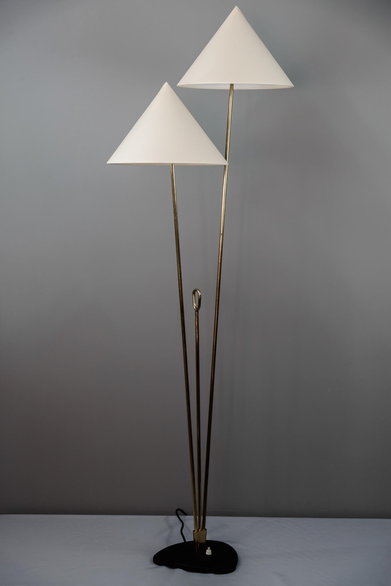 Brass floor lamp with lampshades by Rupert Nikoll, Vienna, Austria, manufactured in midcentury, circa 1960 (late 1950s or early 1960s). 
The stand is made of two brass rods in different lengths, a shorter brass rod with a handle.
The natural white