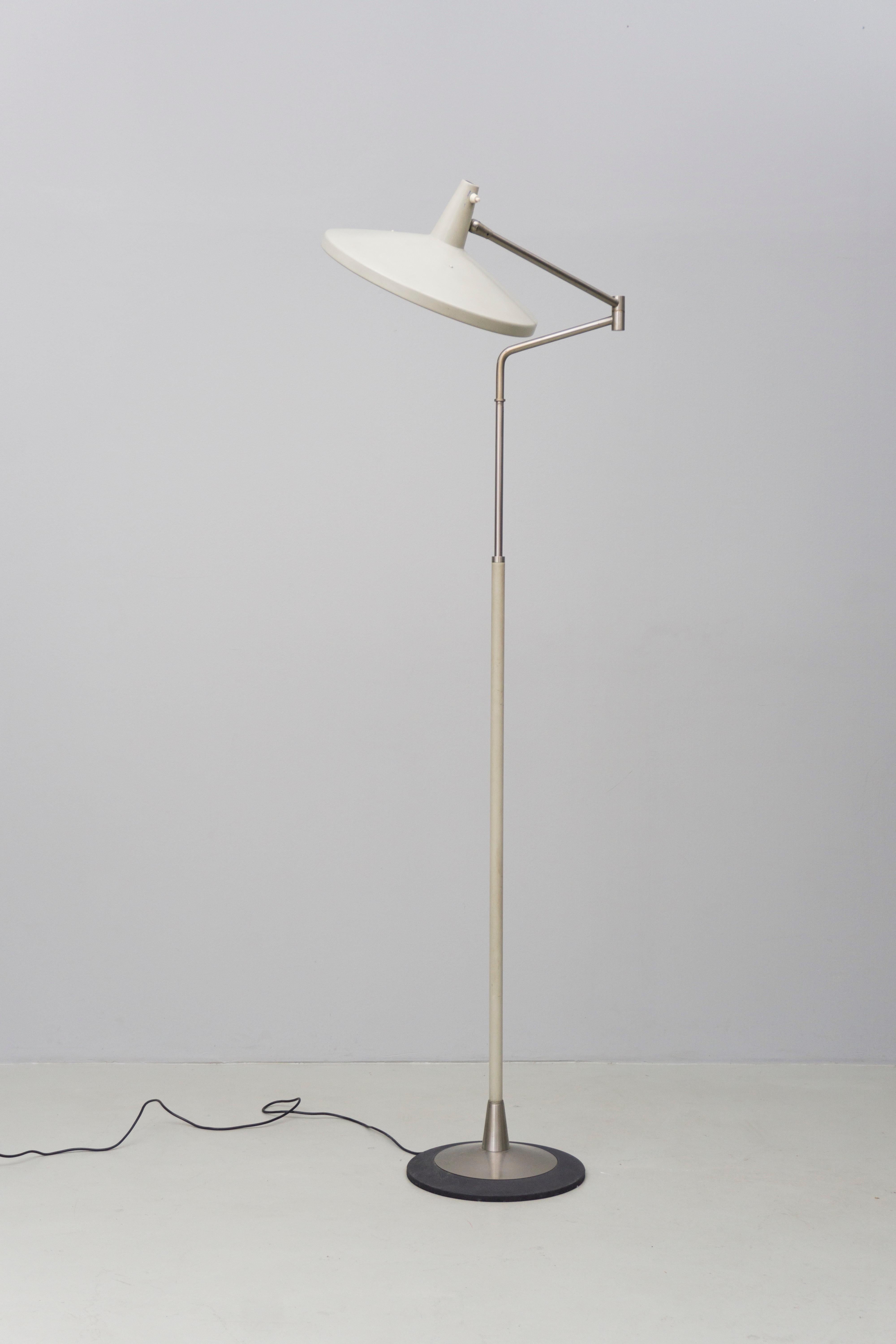 This standing lamp by Stilnovo is a perfection in mixing industrial design references with a sensual silhouette and refined detailing. The lampshade and height are adjustable, so there is an easy adaption of light situations. The eggshell lacquering