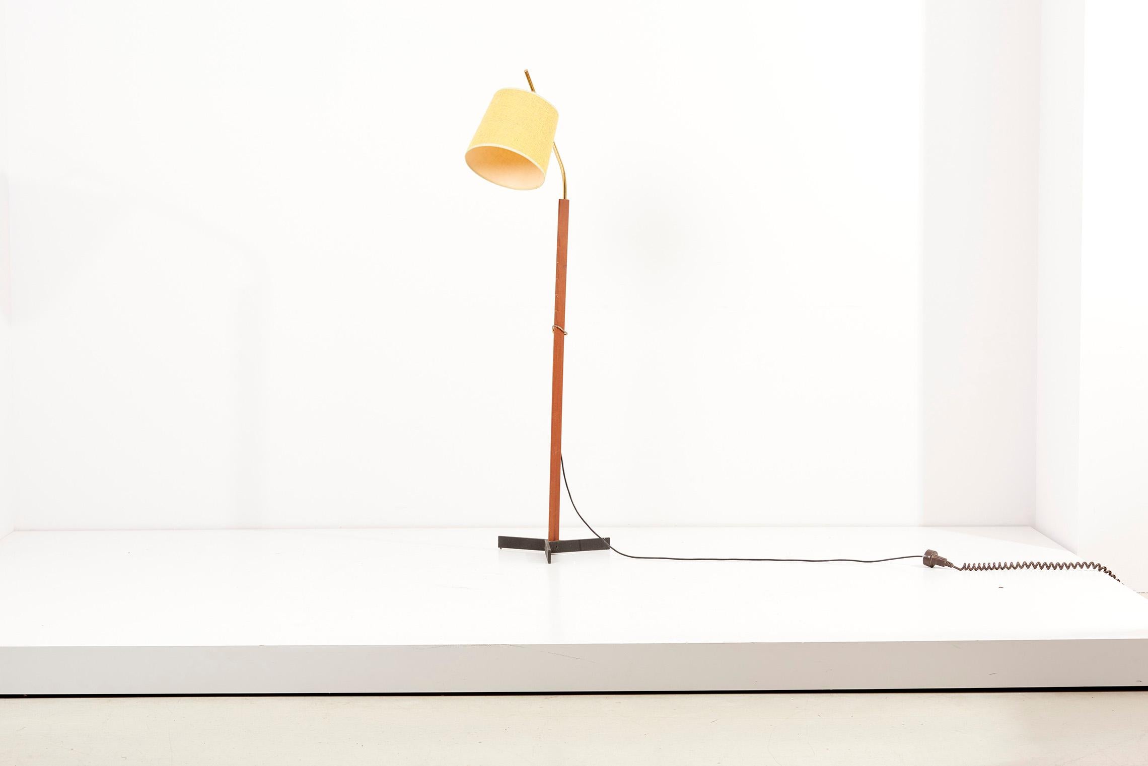 Floor lamp by Svend Aage Holm Sorensen with yellow bouclé shade. The diameter given applies to the size of the pedestal. The lampshade measures 22cm height / 26cm diameter.