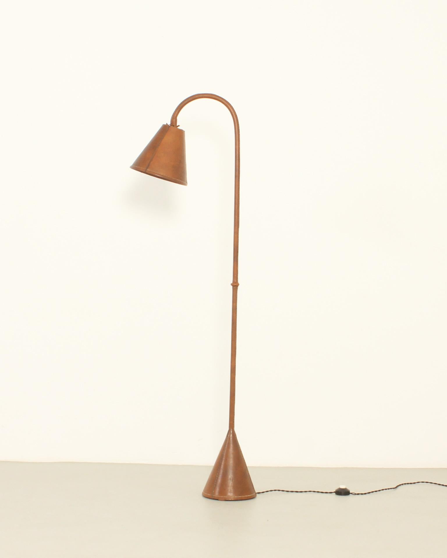 Floor Lamp by Valenti in Brown Leather, Spain, 1950's In Good Condition For Sale In Barcelona, ES