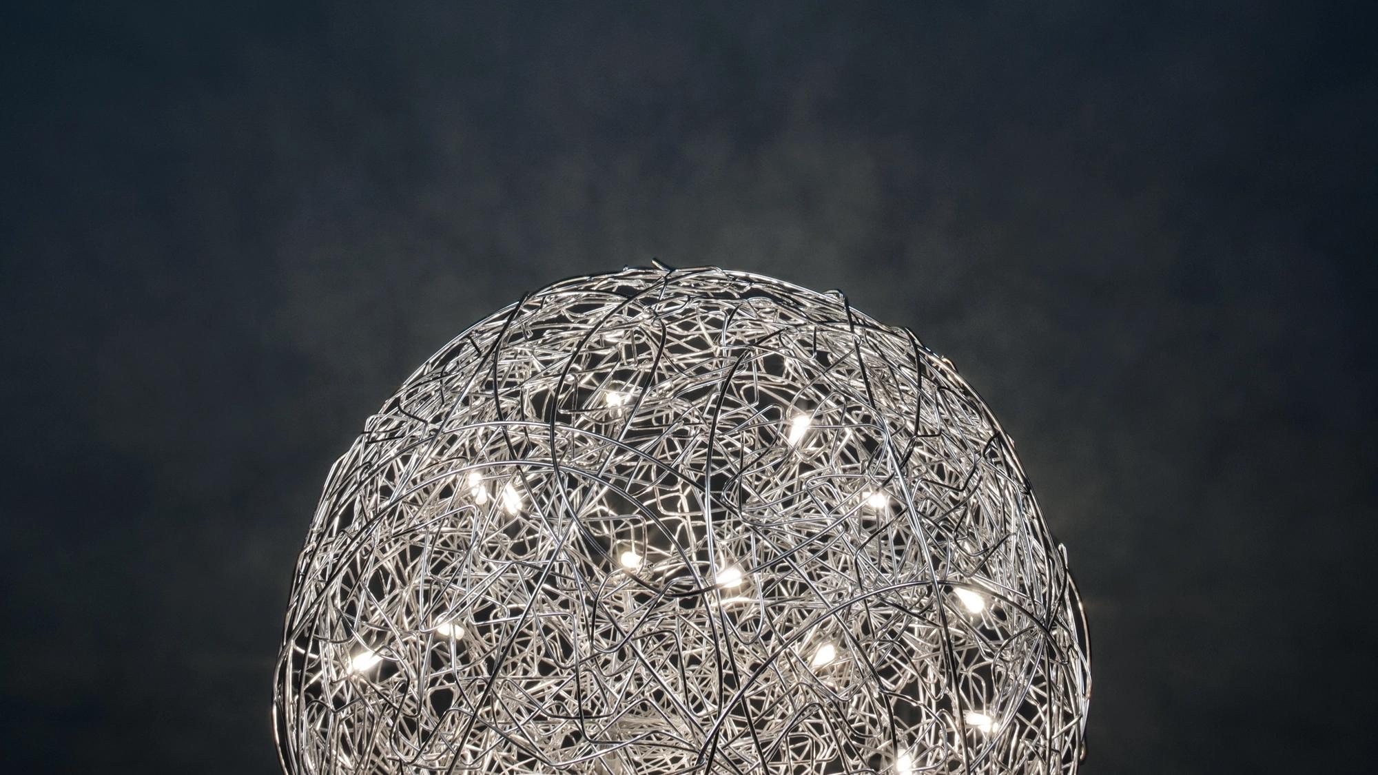 Lampada da terra Catellani & Smith Fil de Fer - Alluminio - Ø 100 cm 39,37 pollici In condizioni Nuovo in vendita a Alcamo, IT