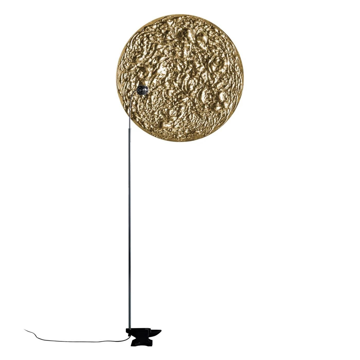 The Stchu-Moon-08, designed by Catellani 
Smith, separates the light source from the lighting object, allowing the disc itself to become a sculptural element. Its deliberately irregular internal surfaces multiply reflections, transforming the