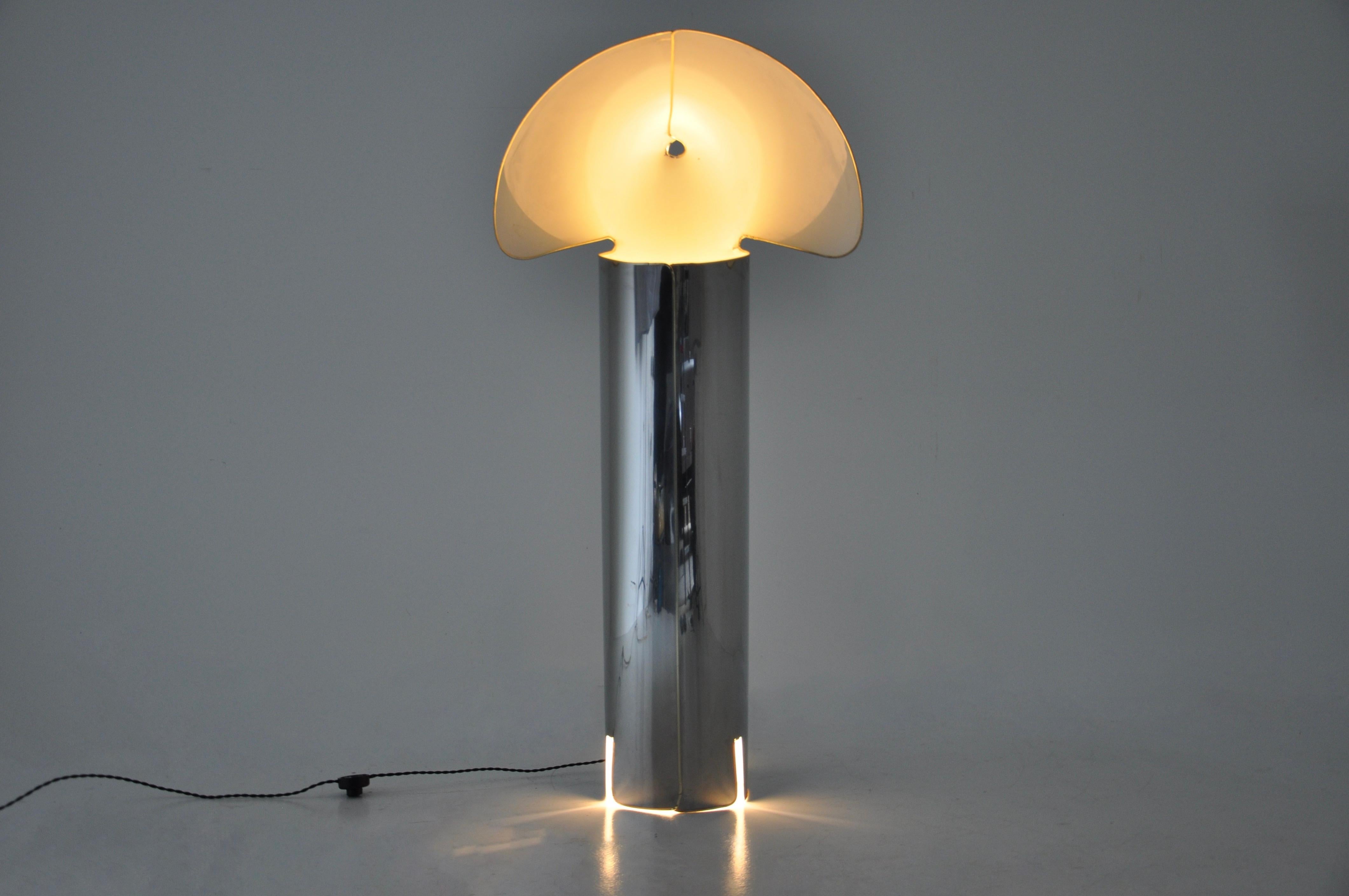 Floor lamp «Chiara» by Mario Bellini for Flos, 1960s In Good Condition For Sale In Lasne, BE