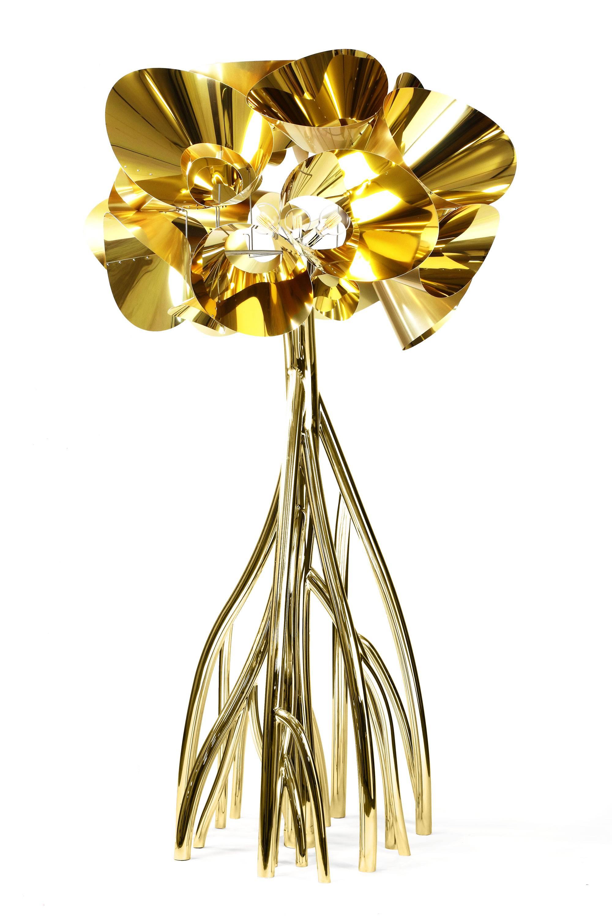 Lampadaire décoratif grande sculpture en acier avec abat-jour en forme de fleur en or, Italie en vente 2