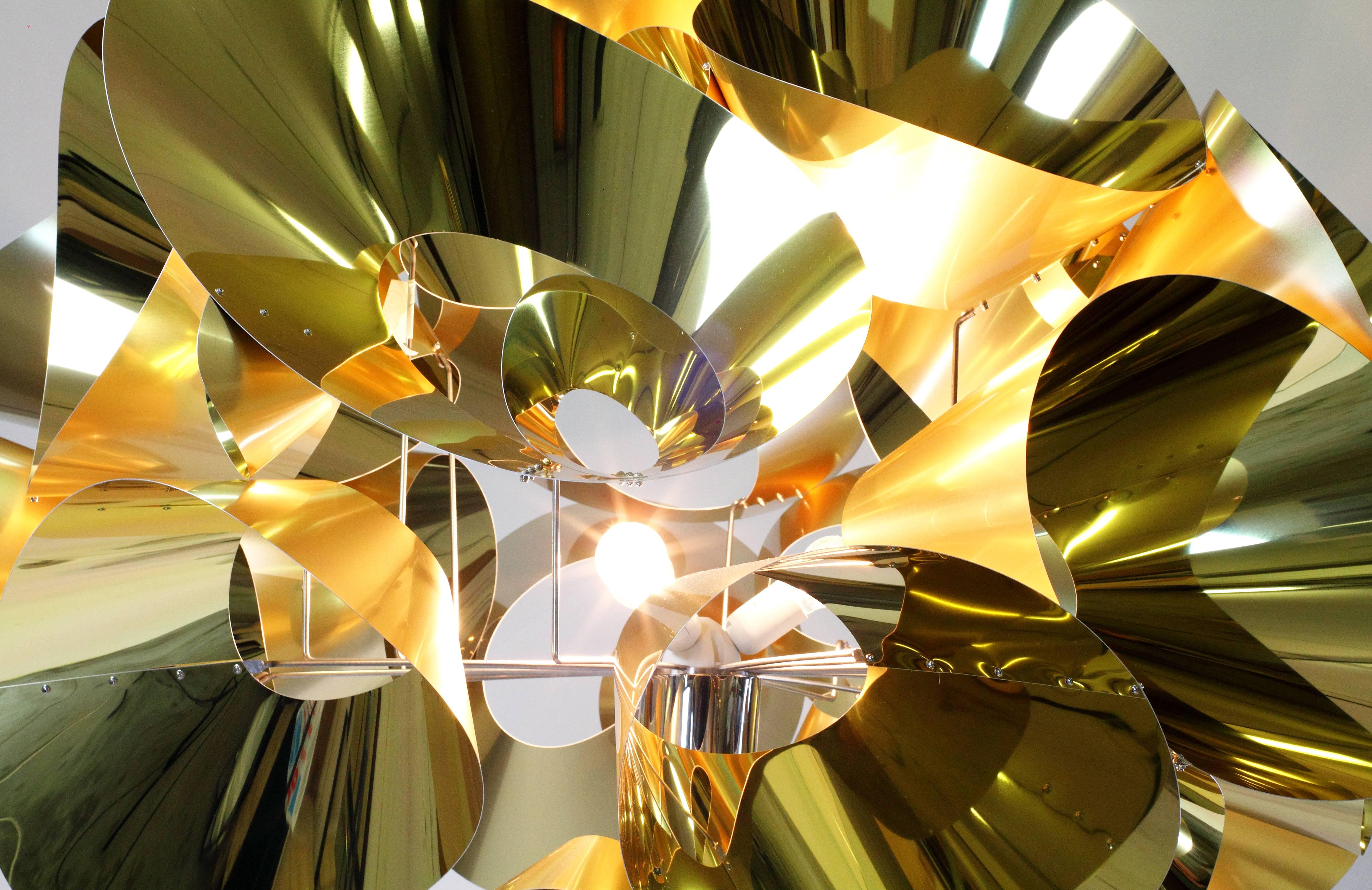 Stehlampe Dekorative Große Skulptur Spiegel Stahl Gold Lampenschirm Blossom Italien (Eloxiert) im Angebot