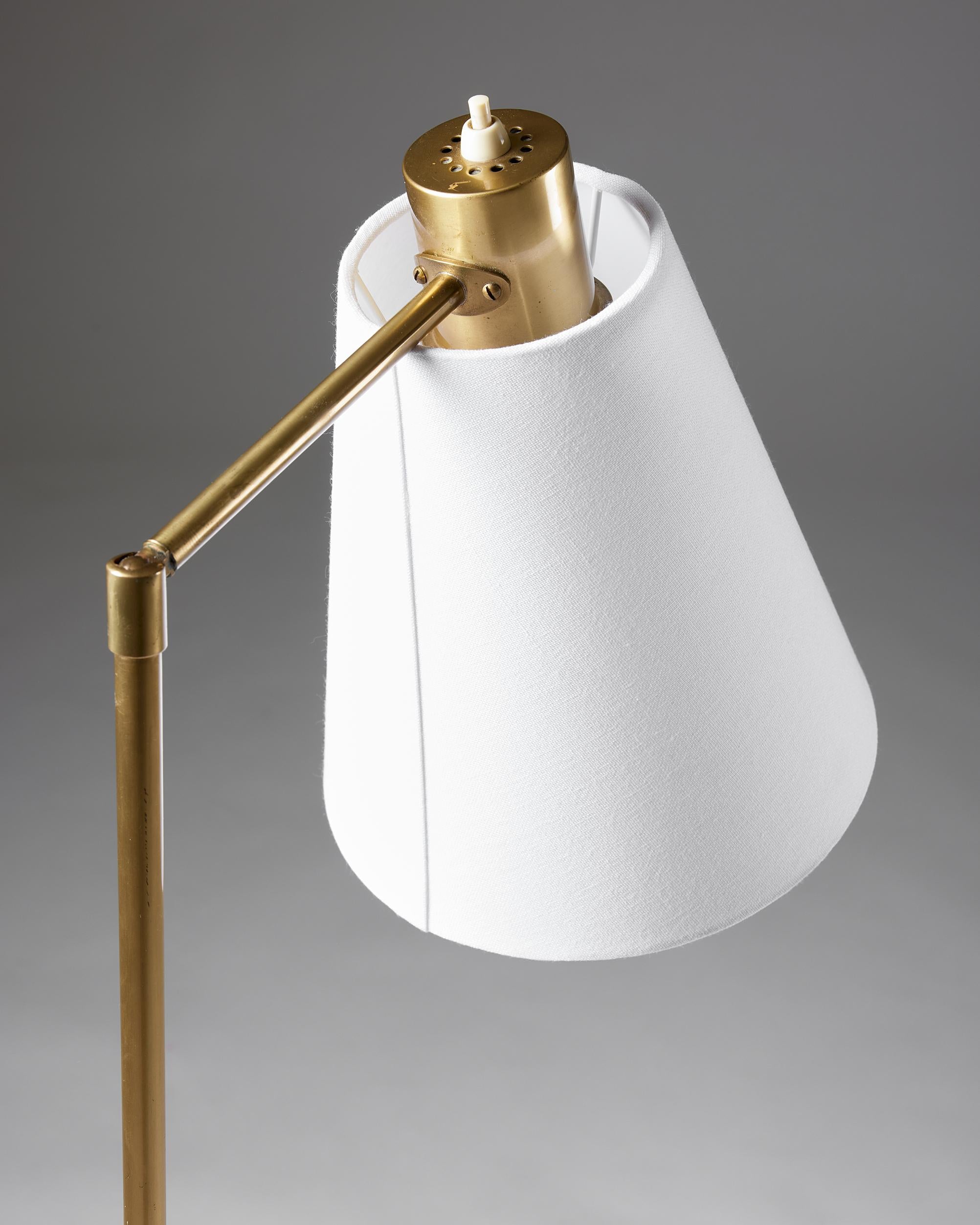 Mid-Century Modern Brass Floor lamp designed by Hans Bergström for Ateljé Lyktan, Sweden, 1950s For Sale