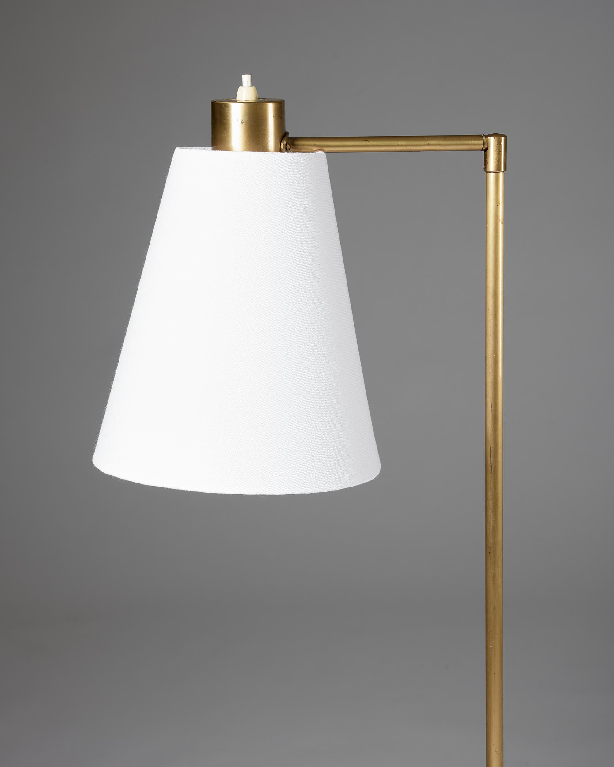 Swedish Brass Floor lamp designed by Hans Bergström for Ateljé Lyktan, Sweden, 1950s For Sale