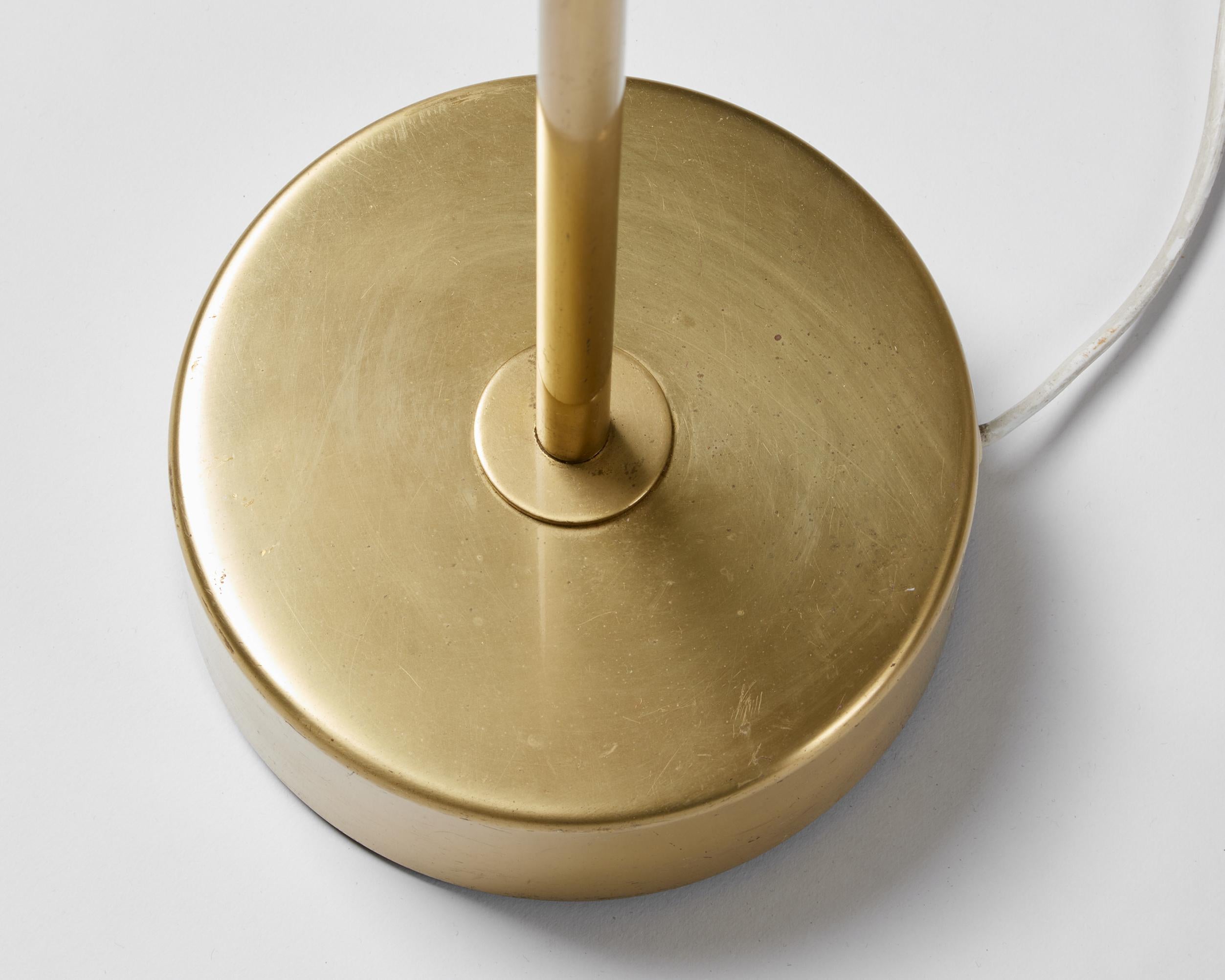 Brass Floor lamp designed by Hans Bergström for Ateljé Lyktan, Sweden, 1950s In Good Condition For Sale In Stockholm, SE